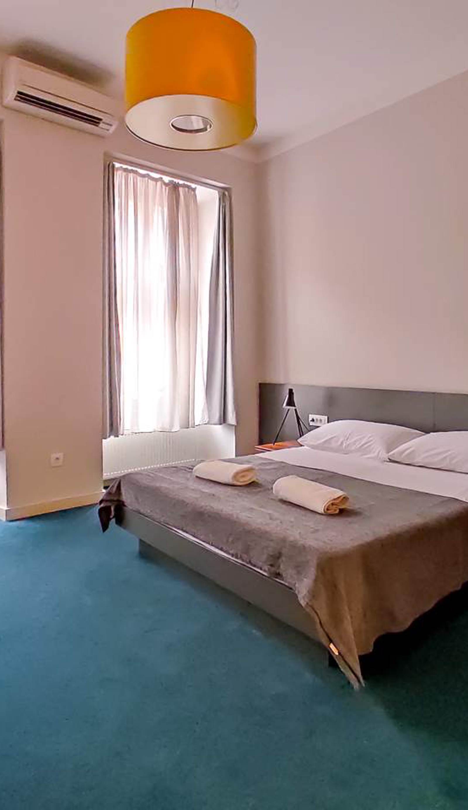 Main Square Hostel Apartments