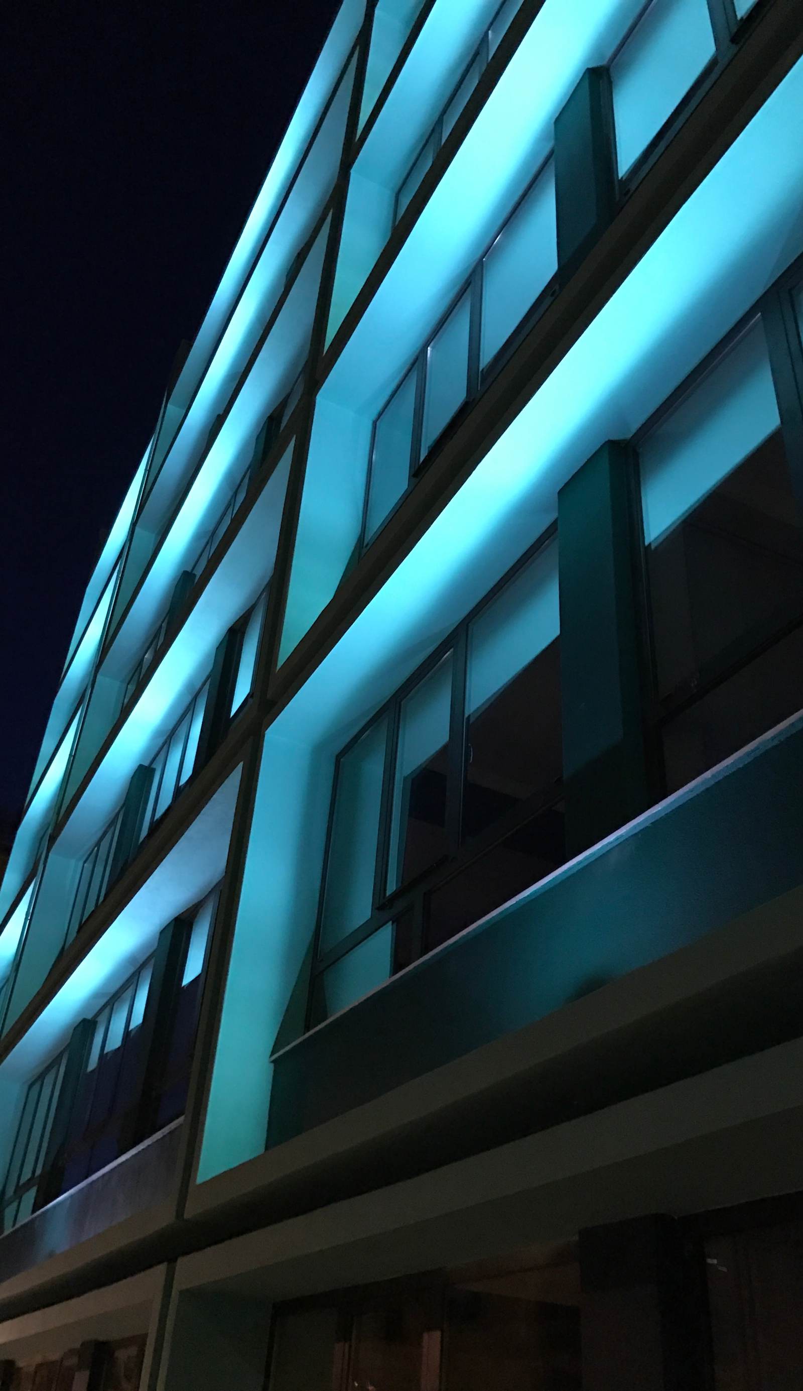 Stay Hybrid Youth Hostel
