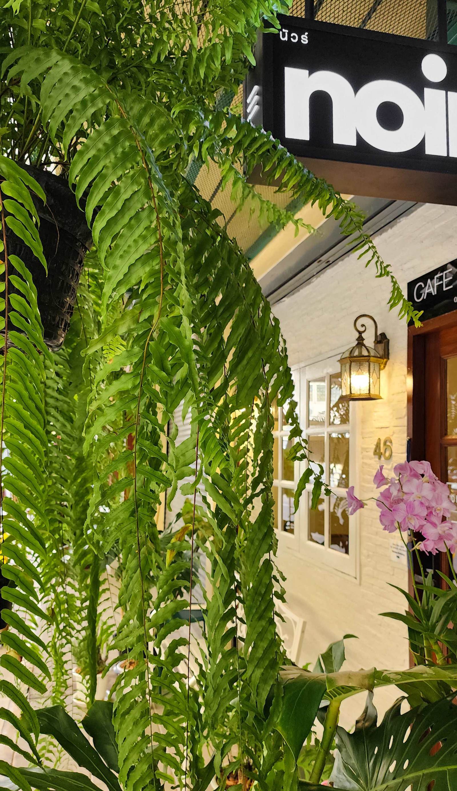 Noir Cafe and Hostel