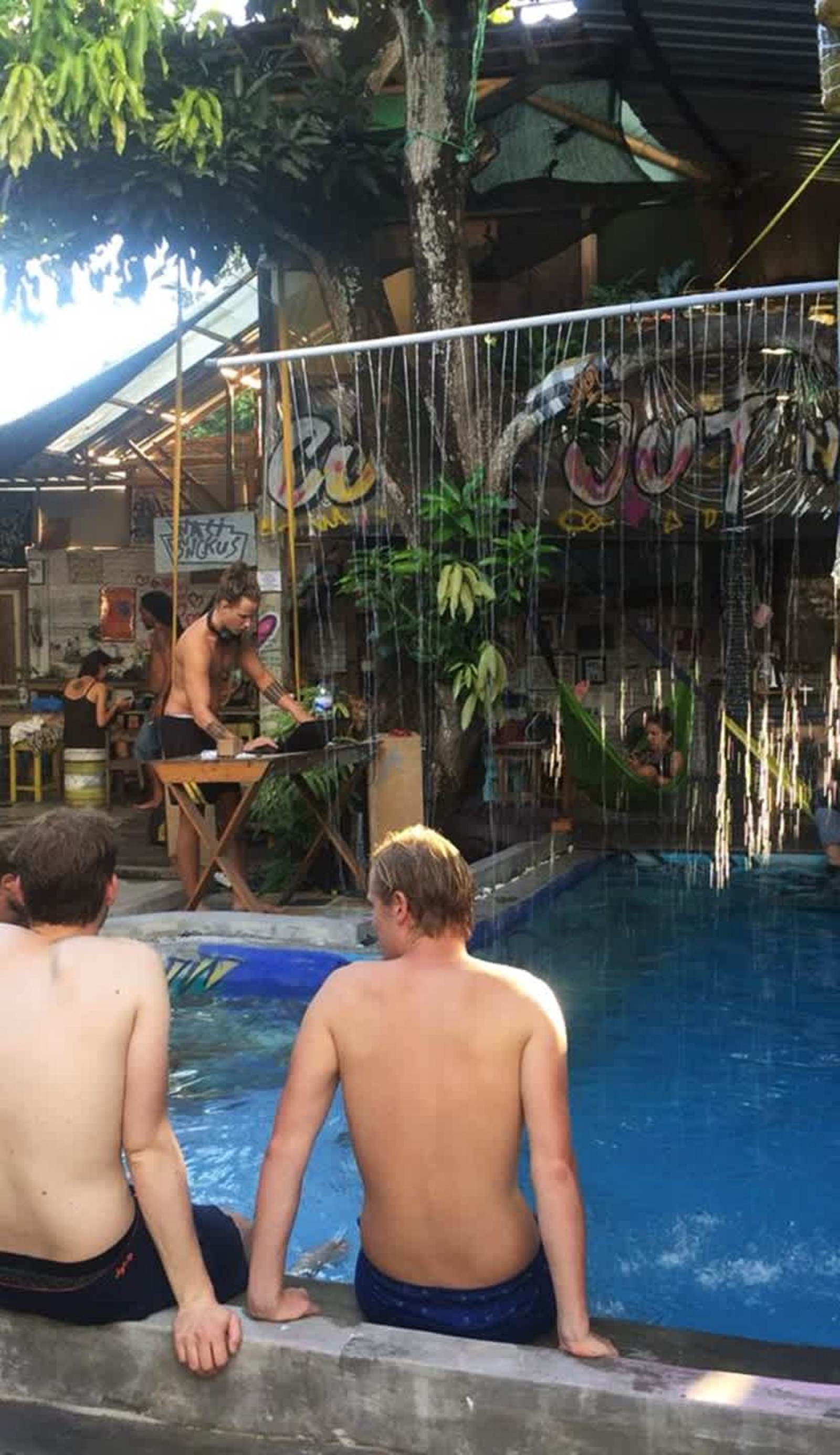 YezYezYez - All Good Hostel