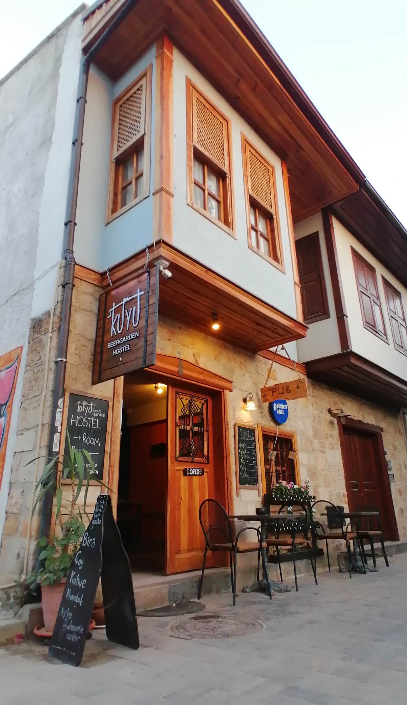 Kuyu Beergarden & Hostel
