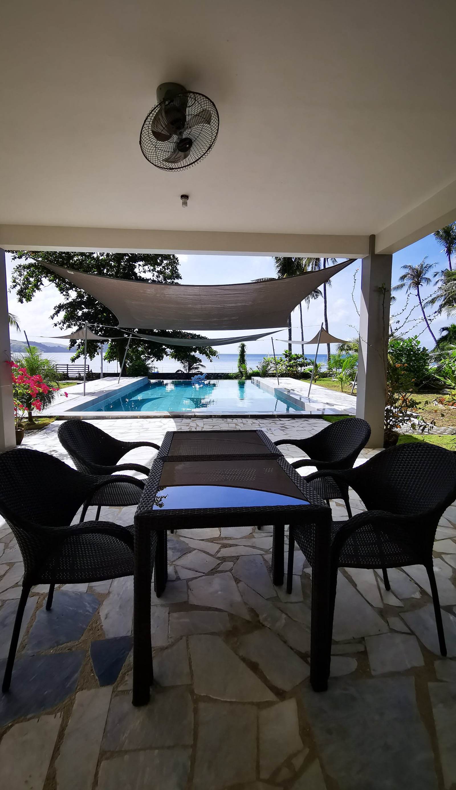 Sunset Cove Beach & Dive Resort