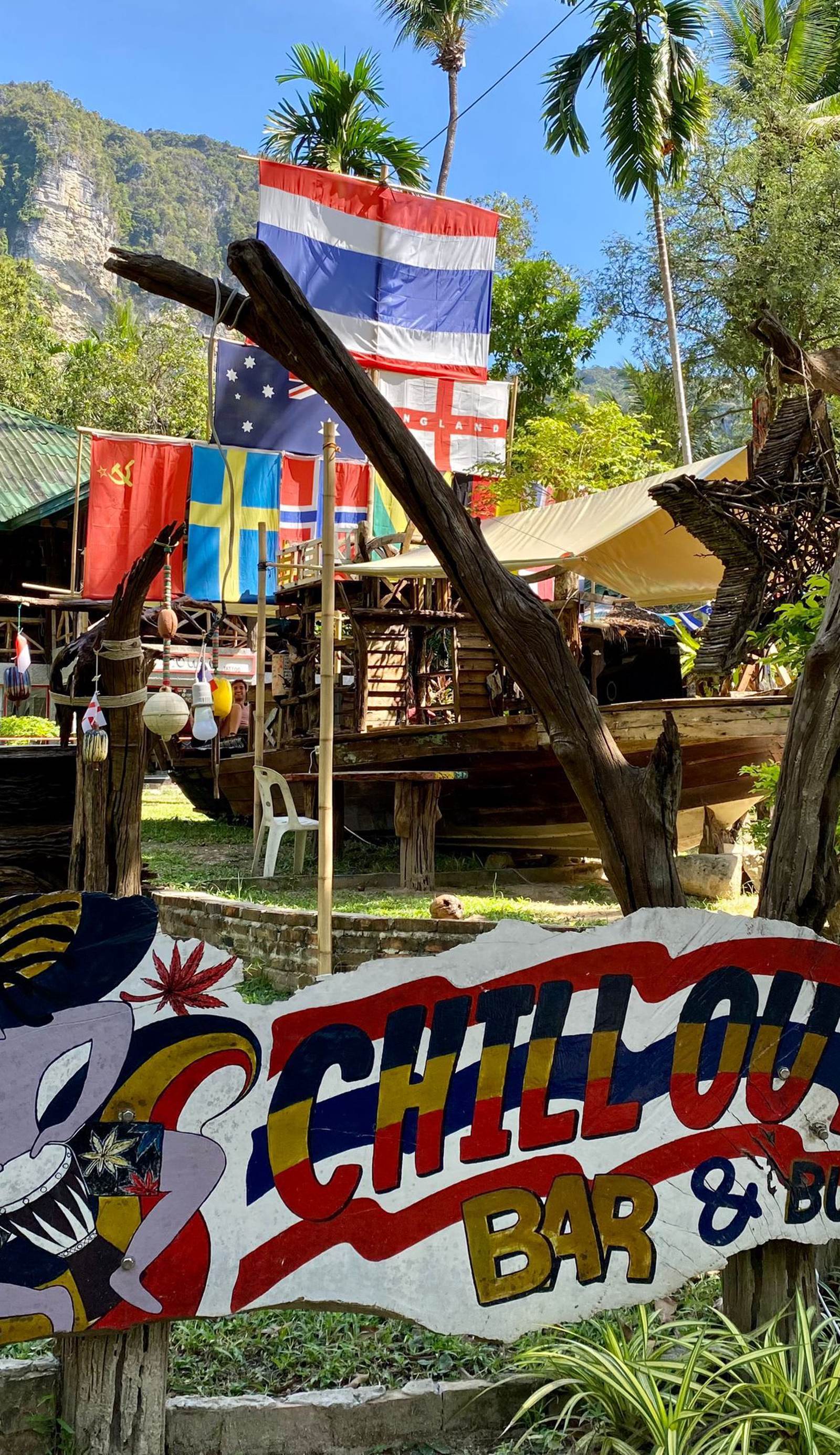 Chill Out Bar and Bungalows Tonsai Beach