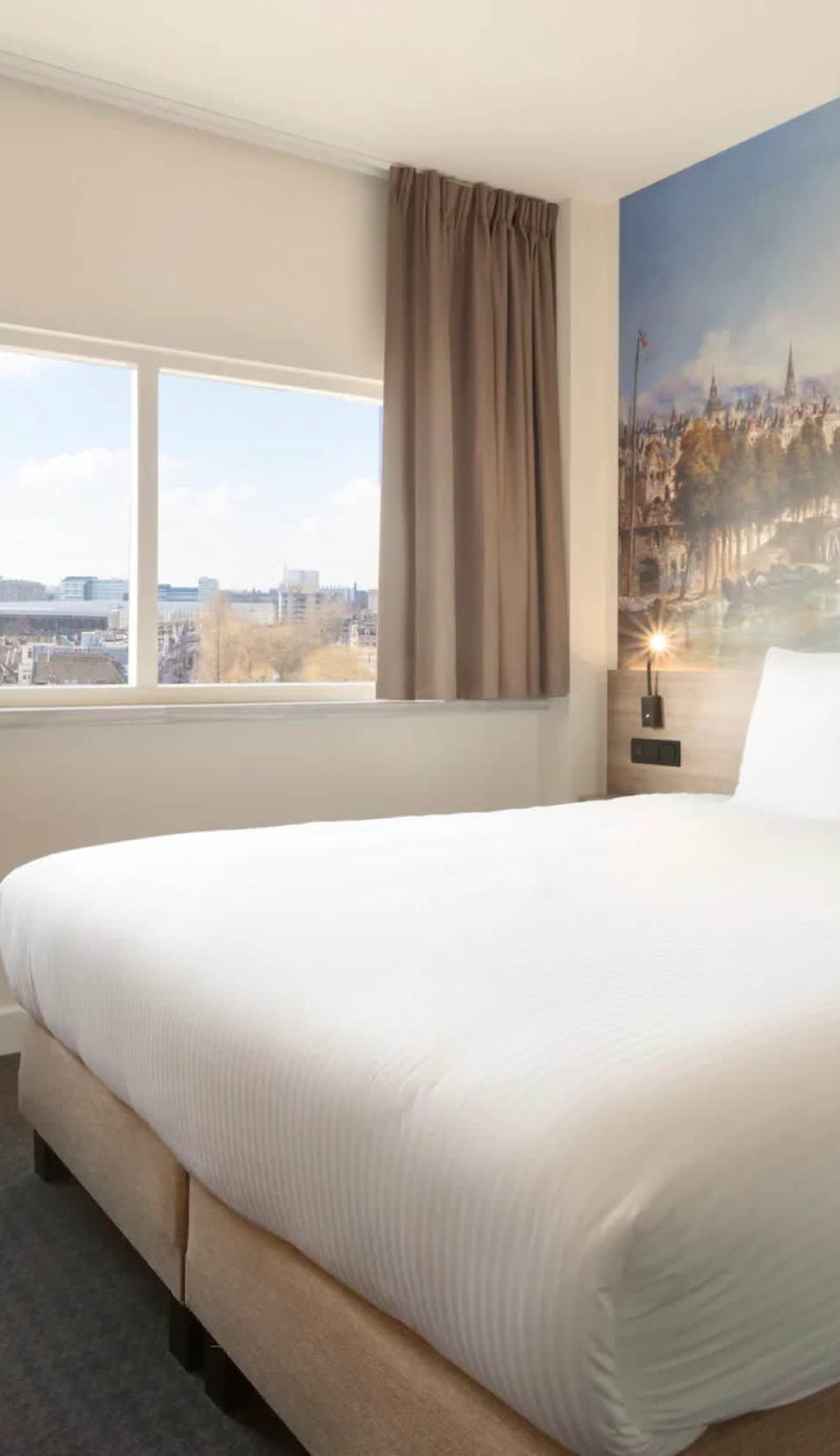 Rotterdam Teleport Hotel