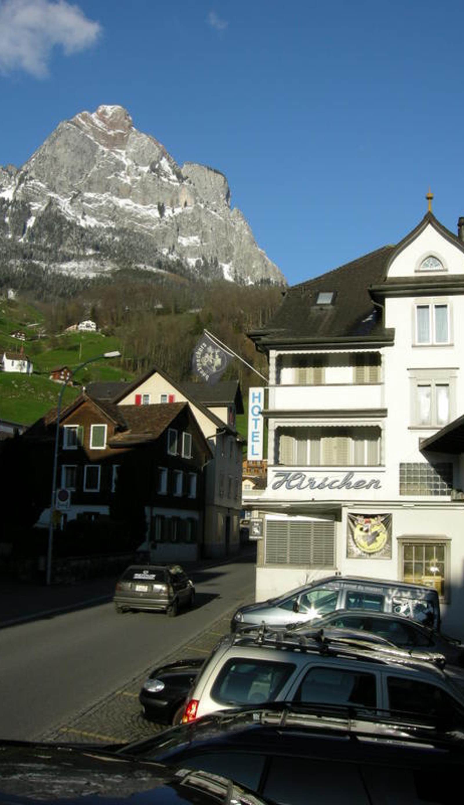 Hirschen Backpacker-Hotel & Pub