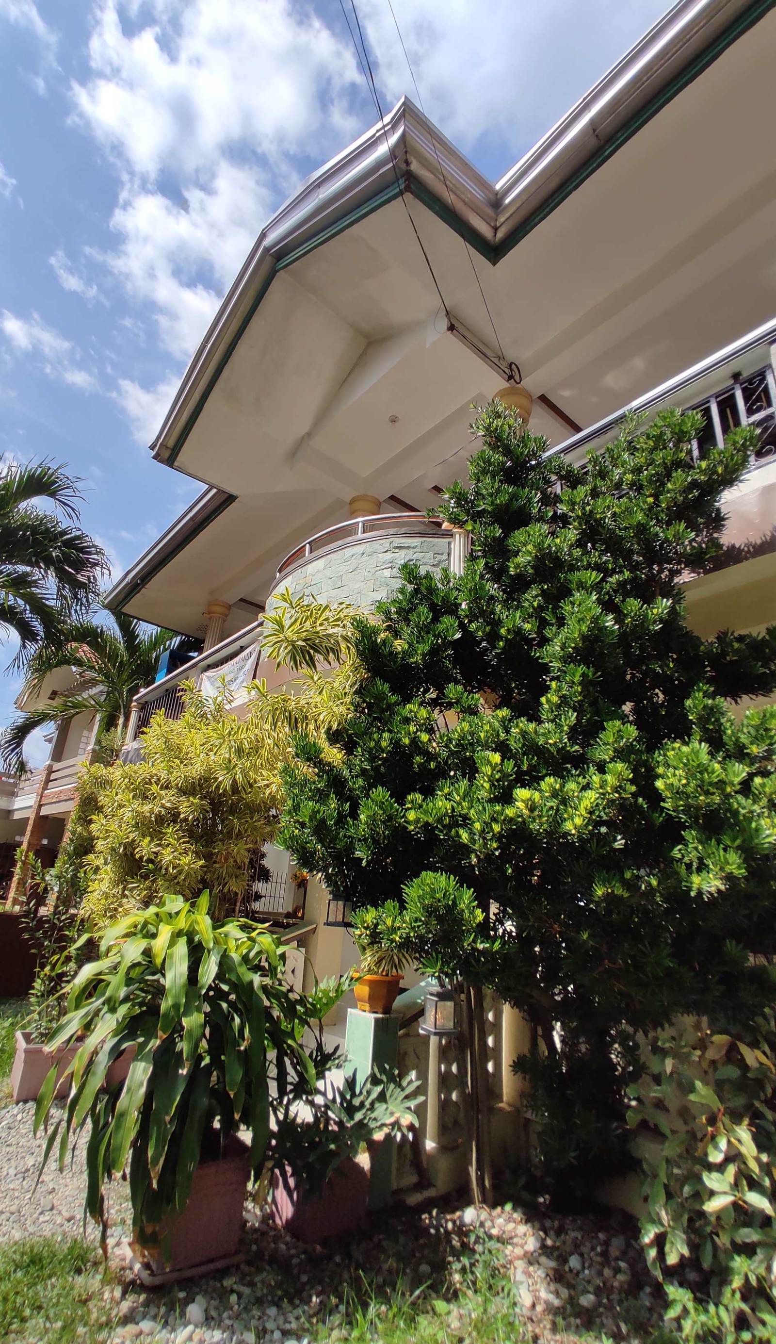 Riverside at Aninuan Accommodation and Food