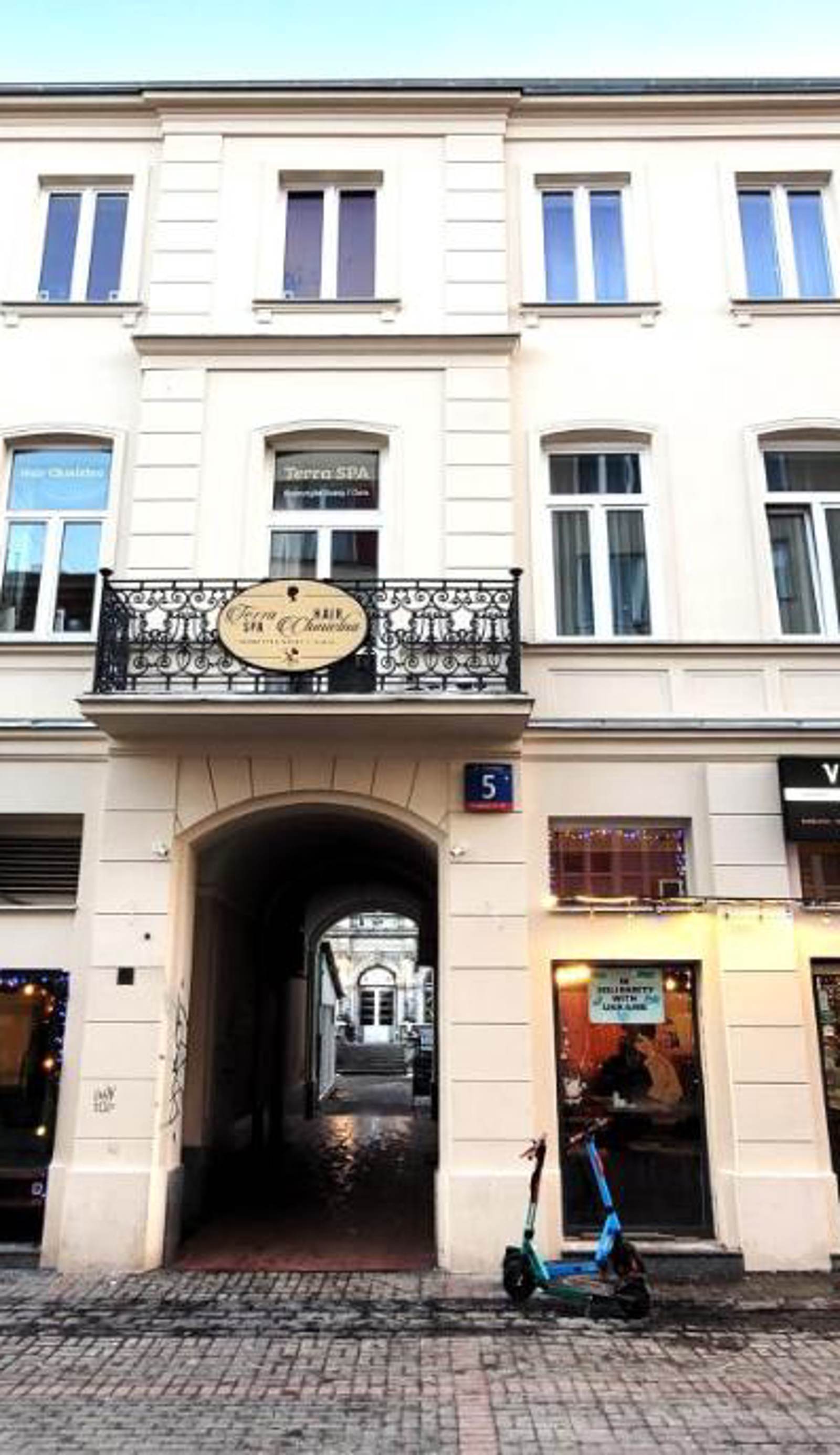 Hostel Chmielna 5 Rooms & Apartmets