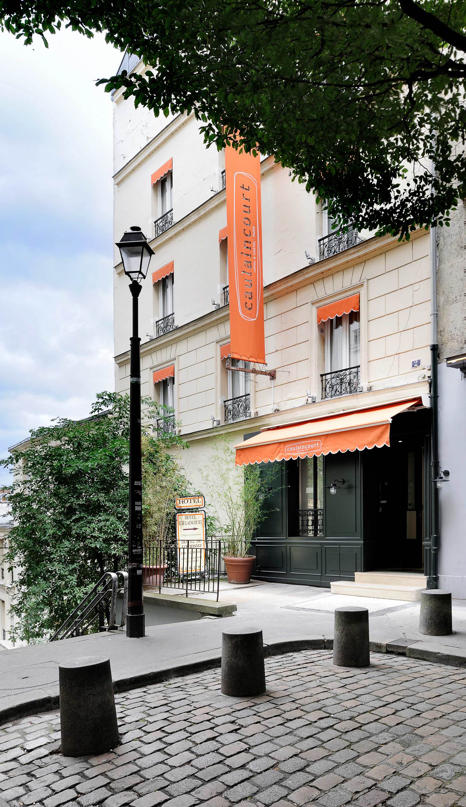 Caulaincourt Montmartre by Hiphophostels