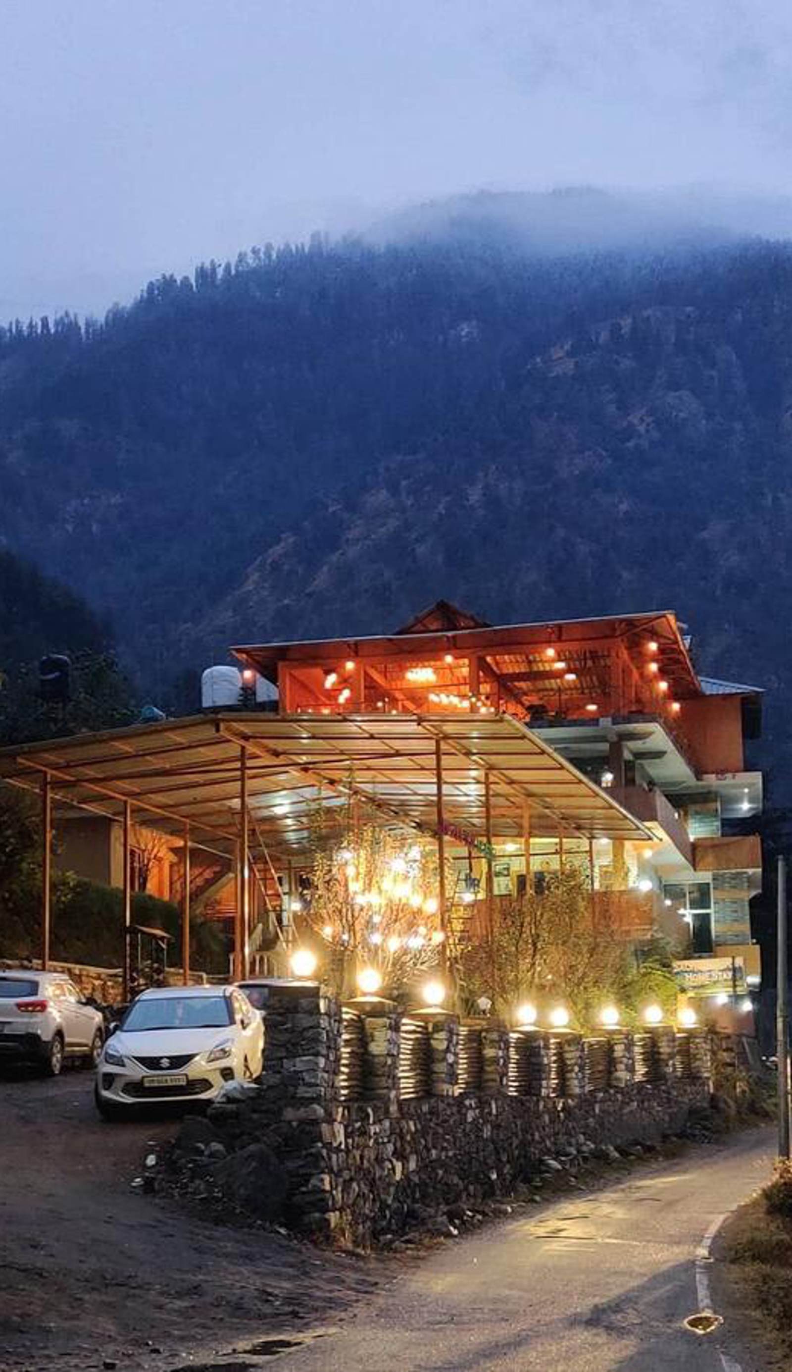 MazelTov Hostel - Tirthan