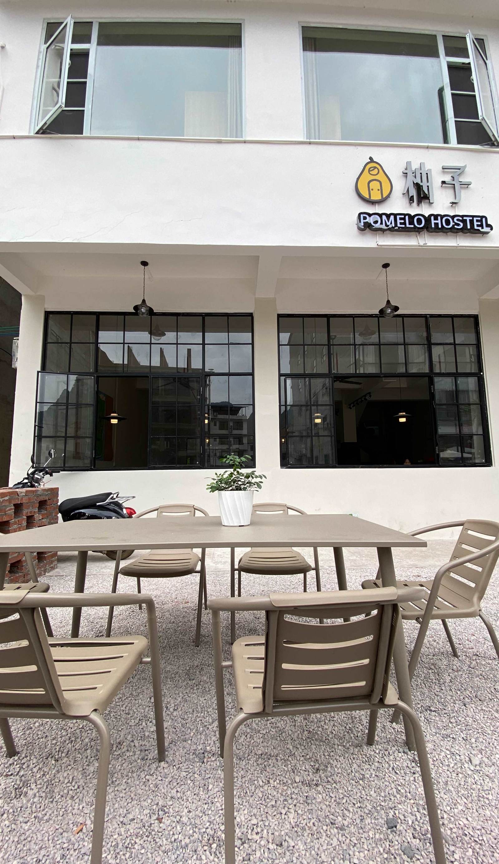 Pomelo Hostel
