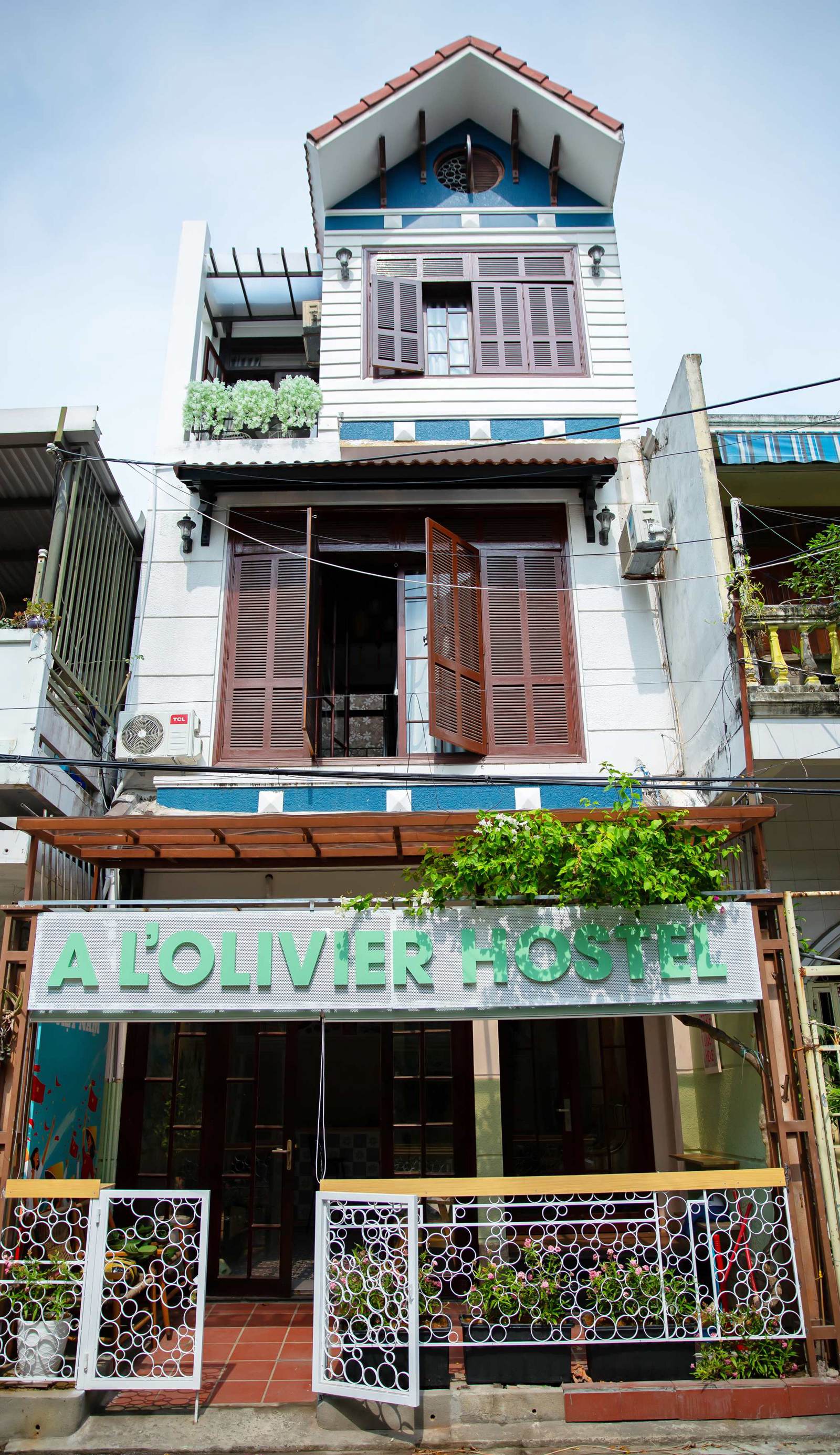 A L'Olivier Hostel