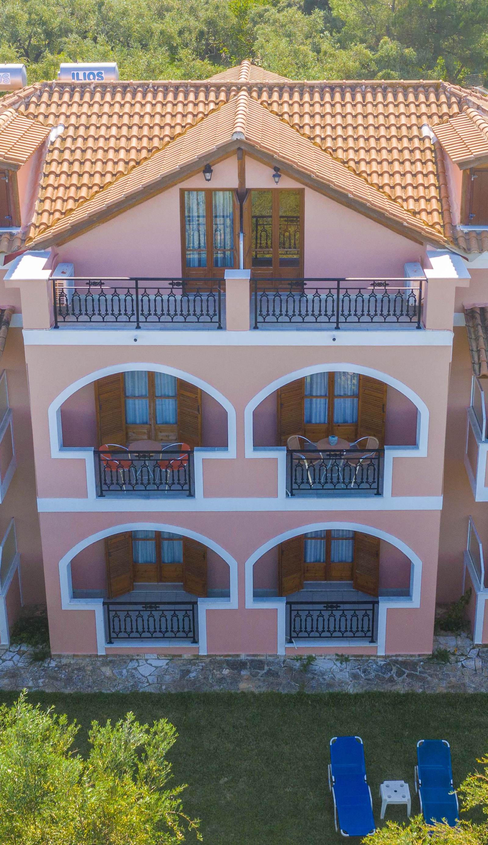 Kavos Psarou Studios Apartments
