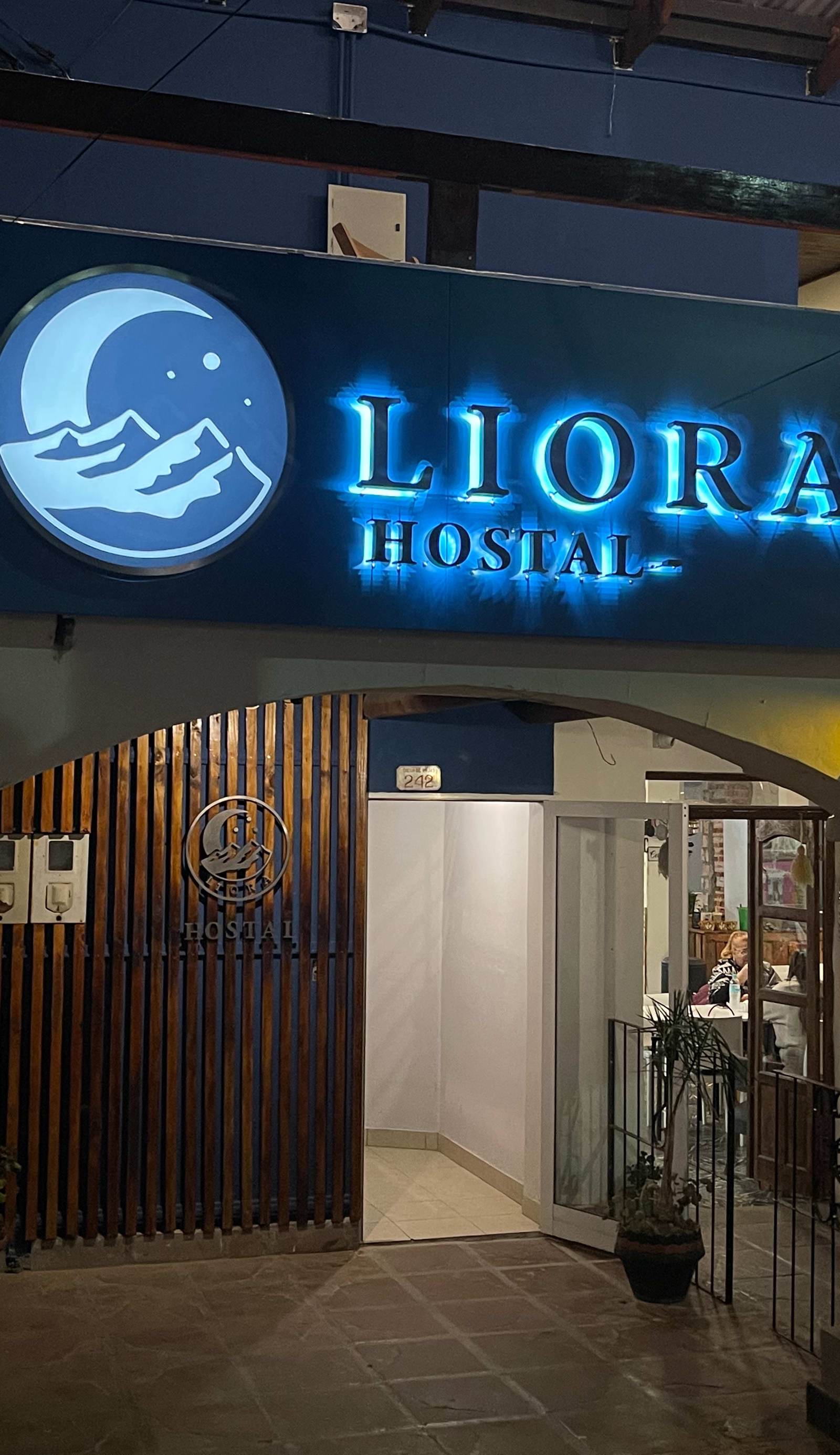 LIORA Hostal