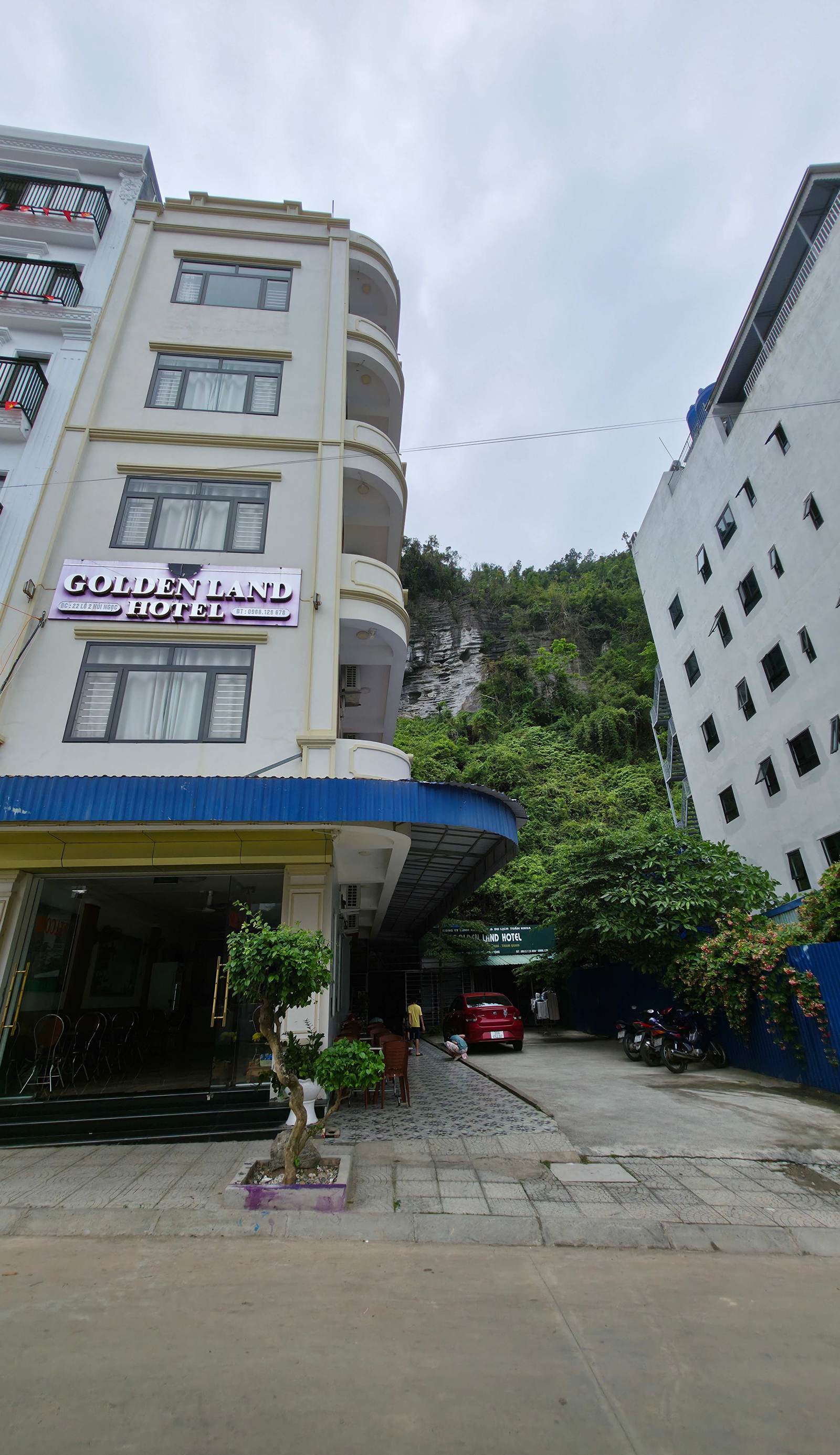 Golden Land Hotel