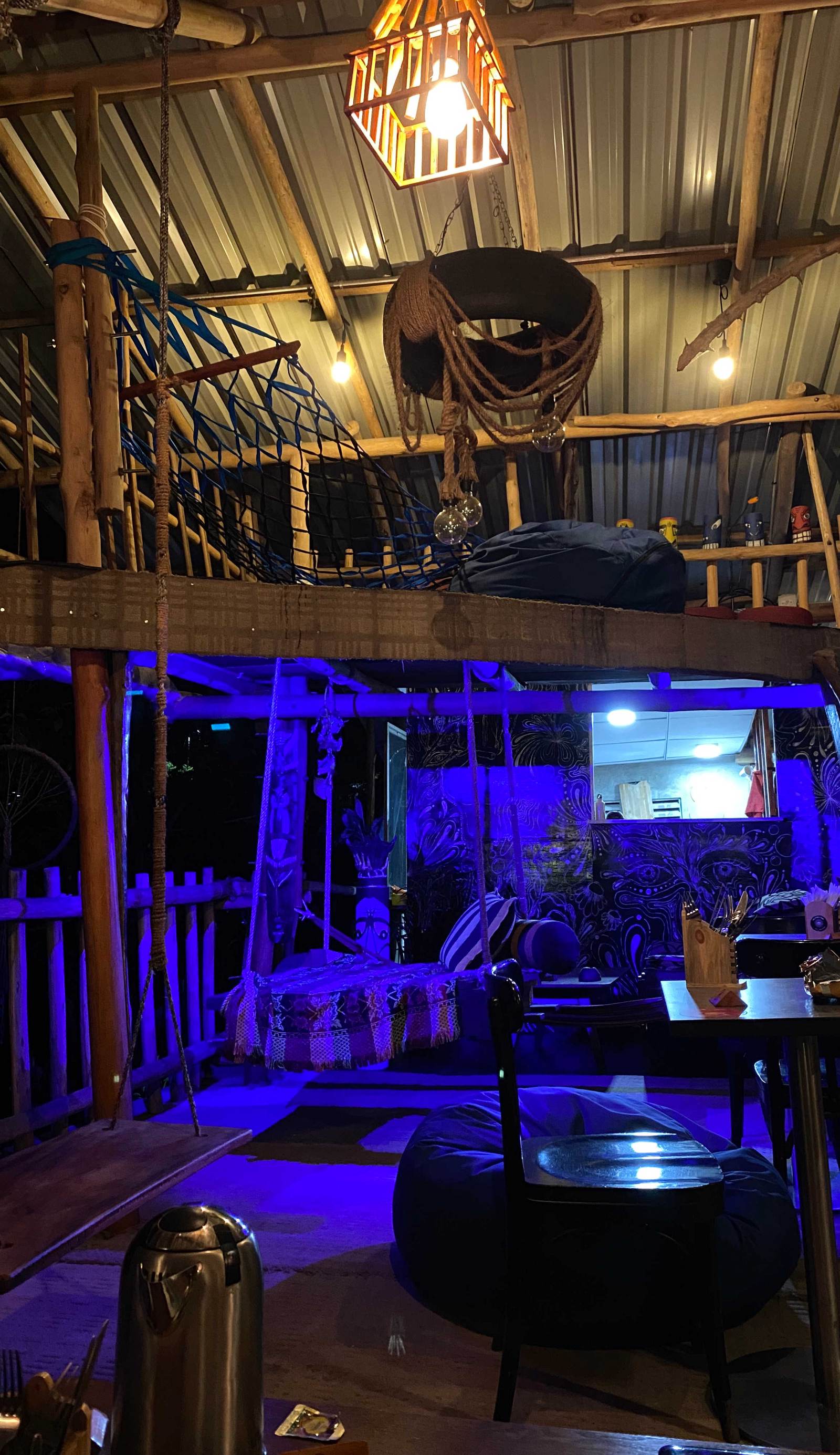 Noname Hostel And Cafe