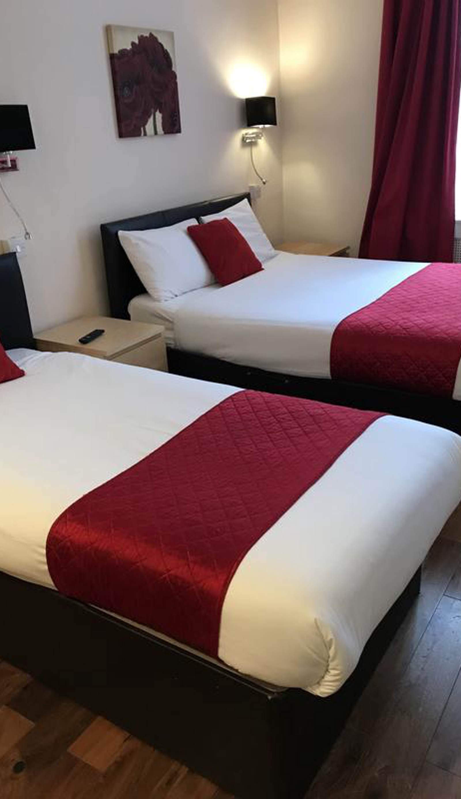 Whites Hotel Newcastle