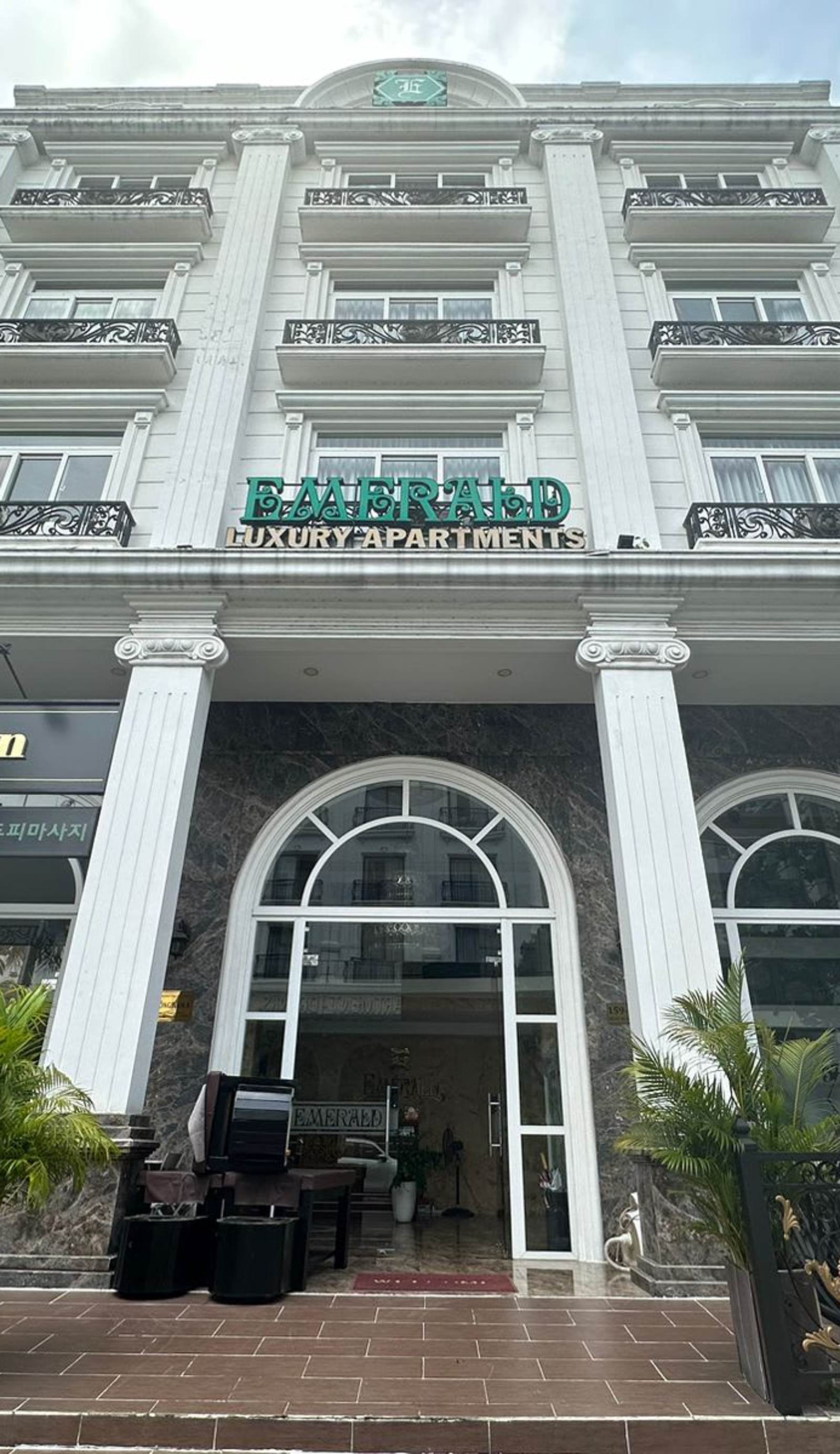 Collection O Emerald Luxury Apartment - Near SECC