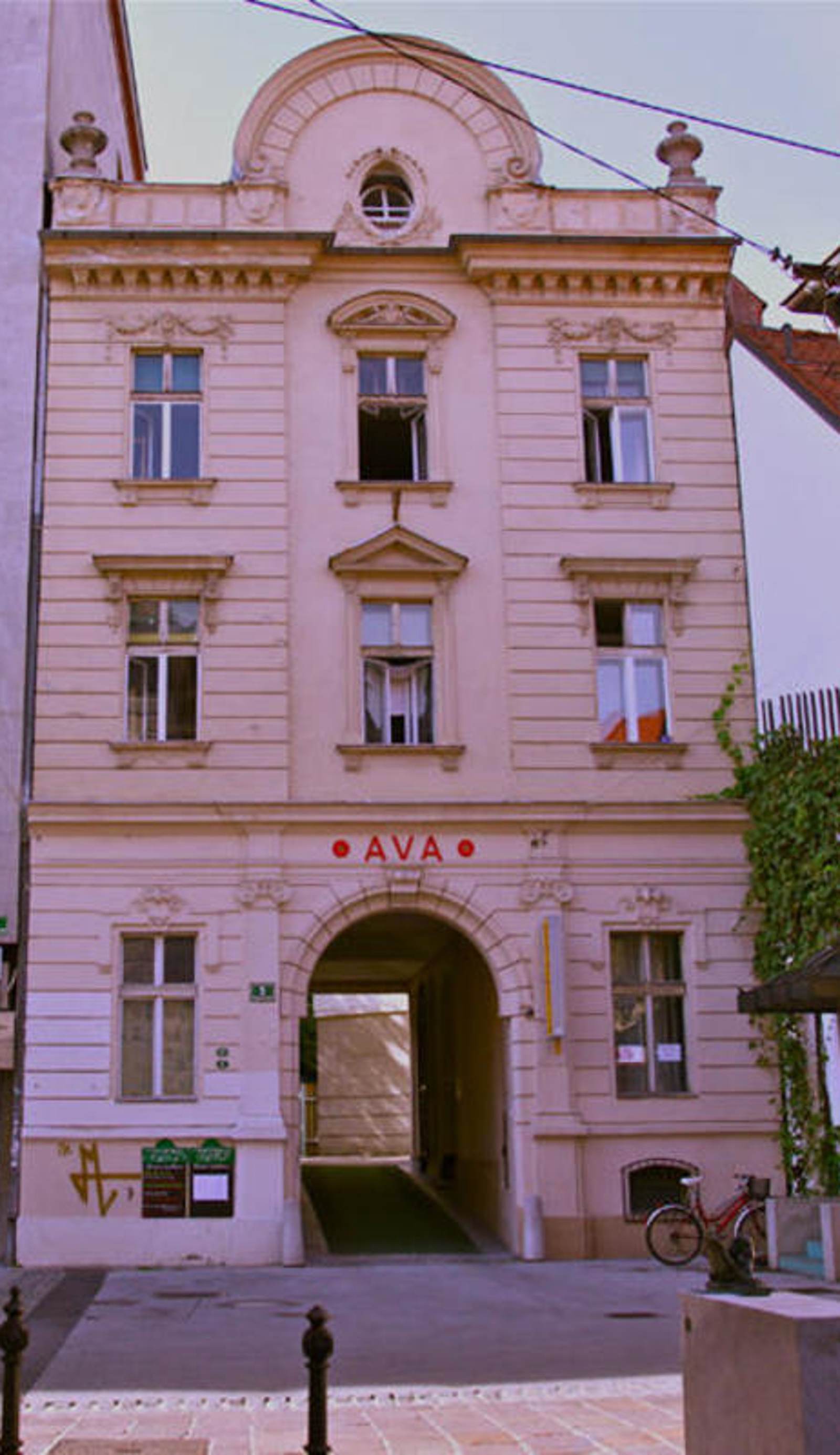 Hostel AVA