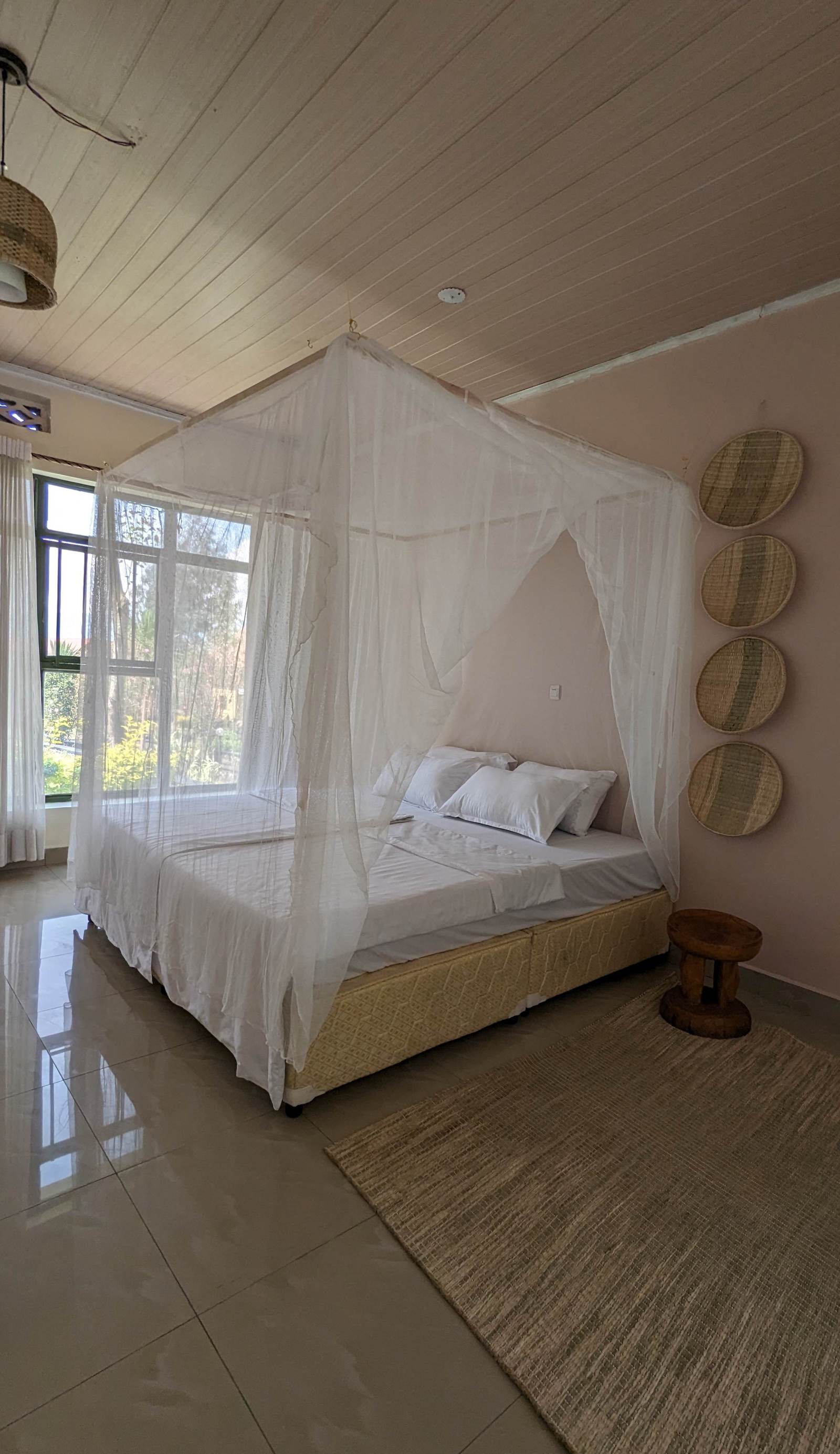 Karisimbi Cave Resort