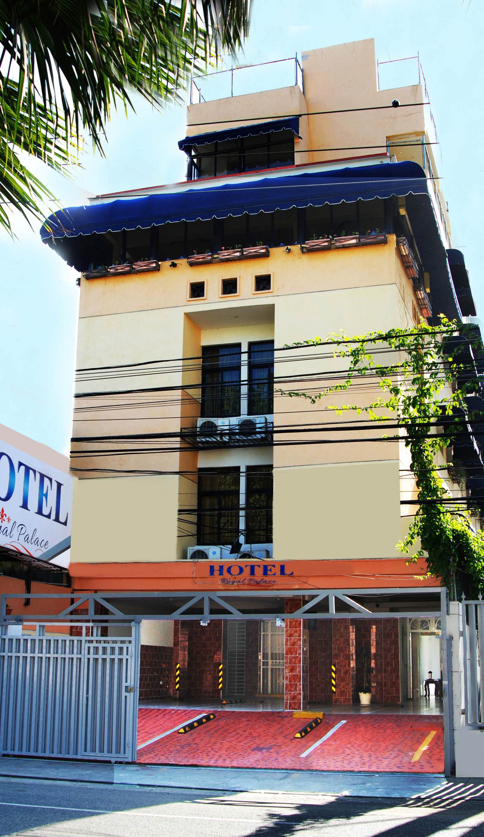 Royal Palace Hotel