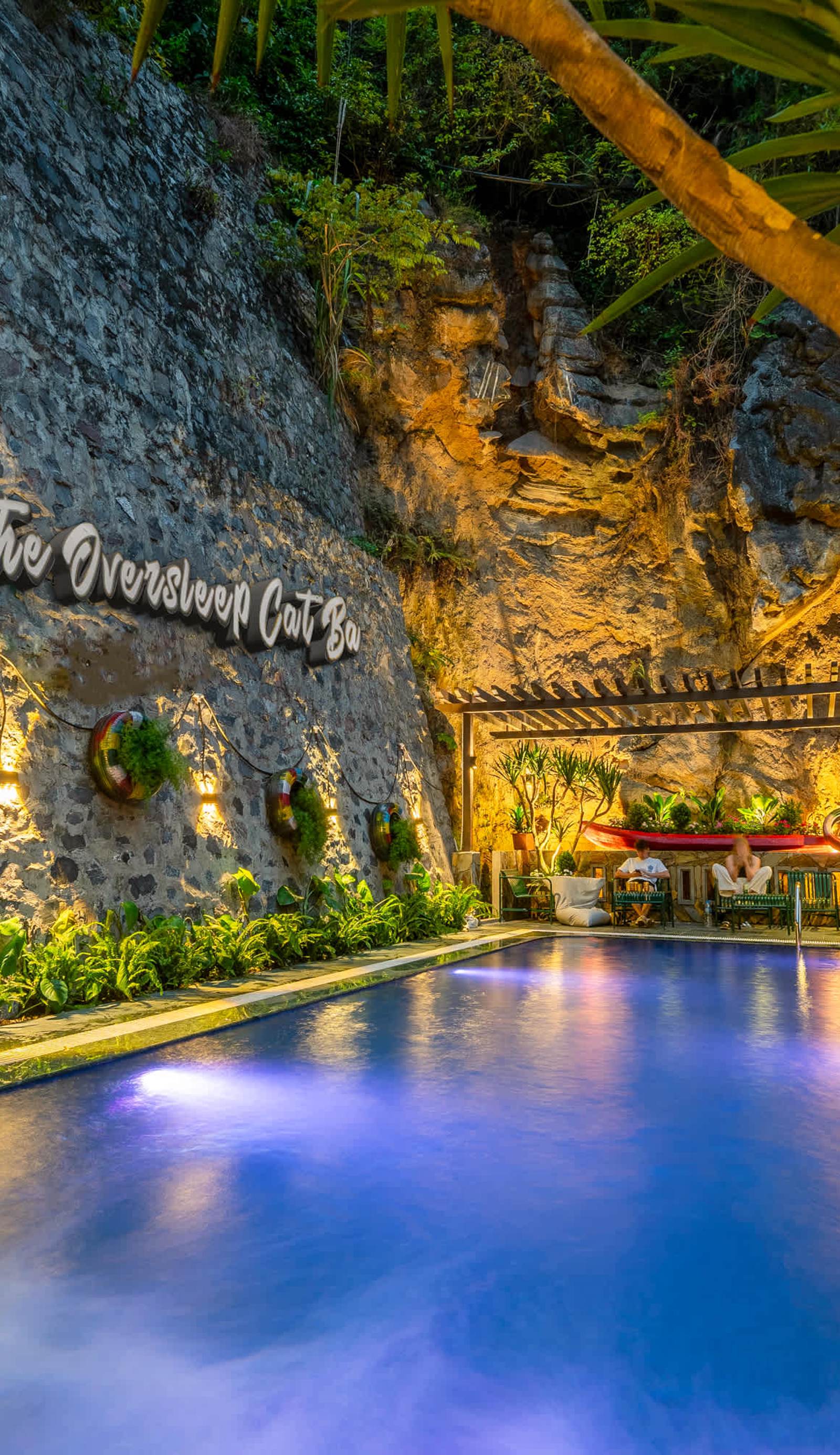 The Oversleep Cat Ba Hostel & Pool Bar