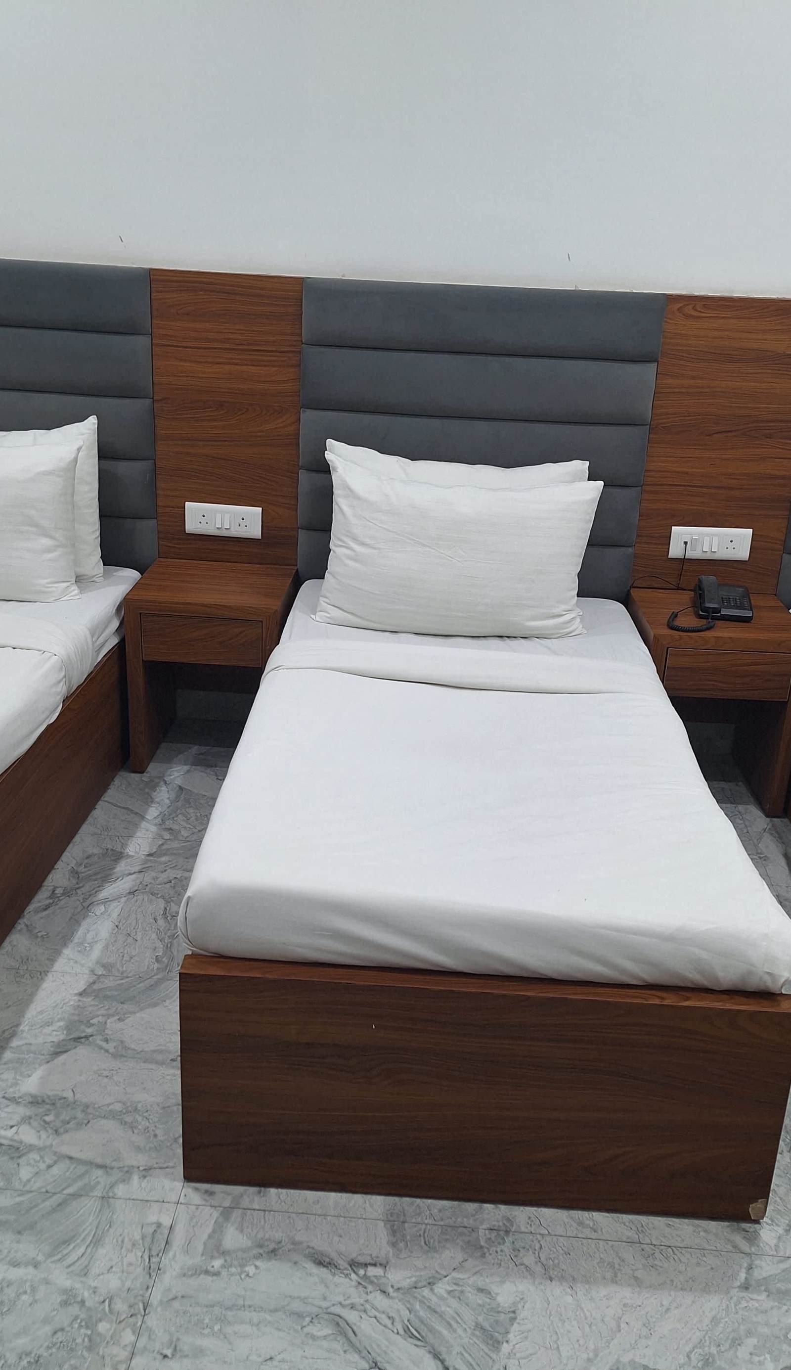 Hotel S B Inn