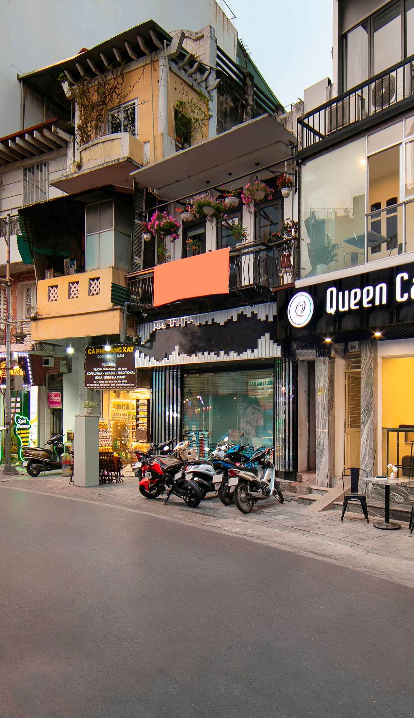 Queen Cafe Hotel & Pub
