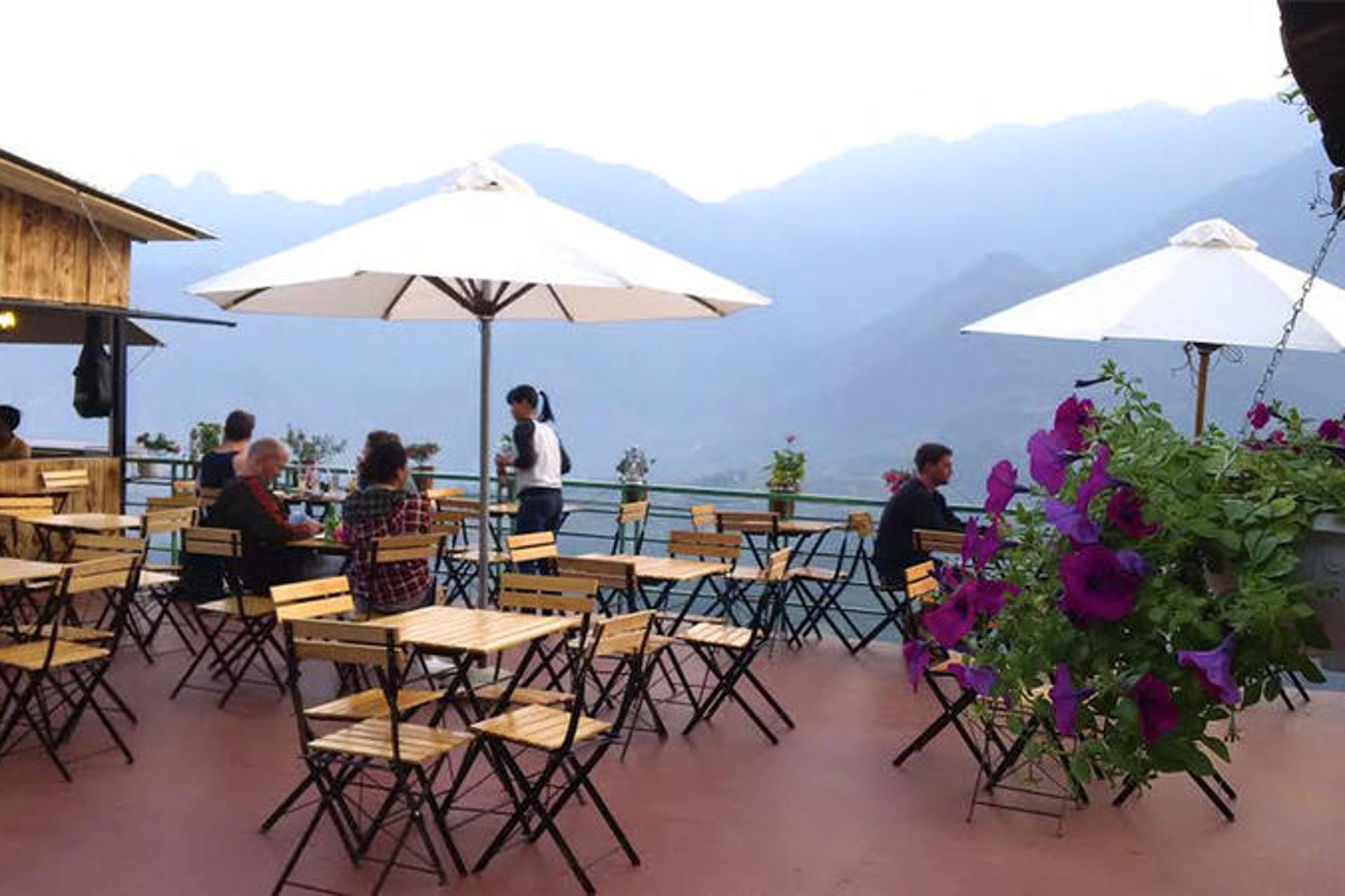 Fansipan Terrace Cafe & Homestay