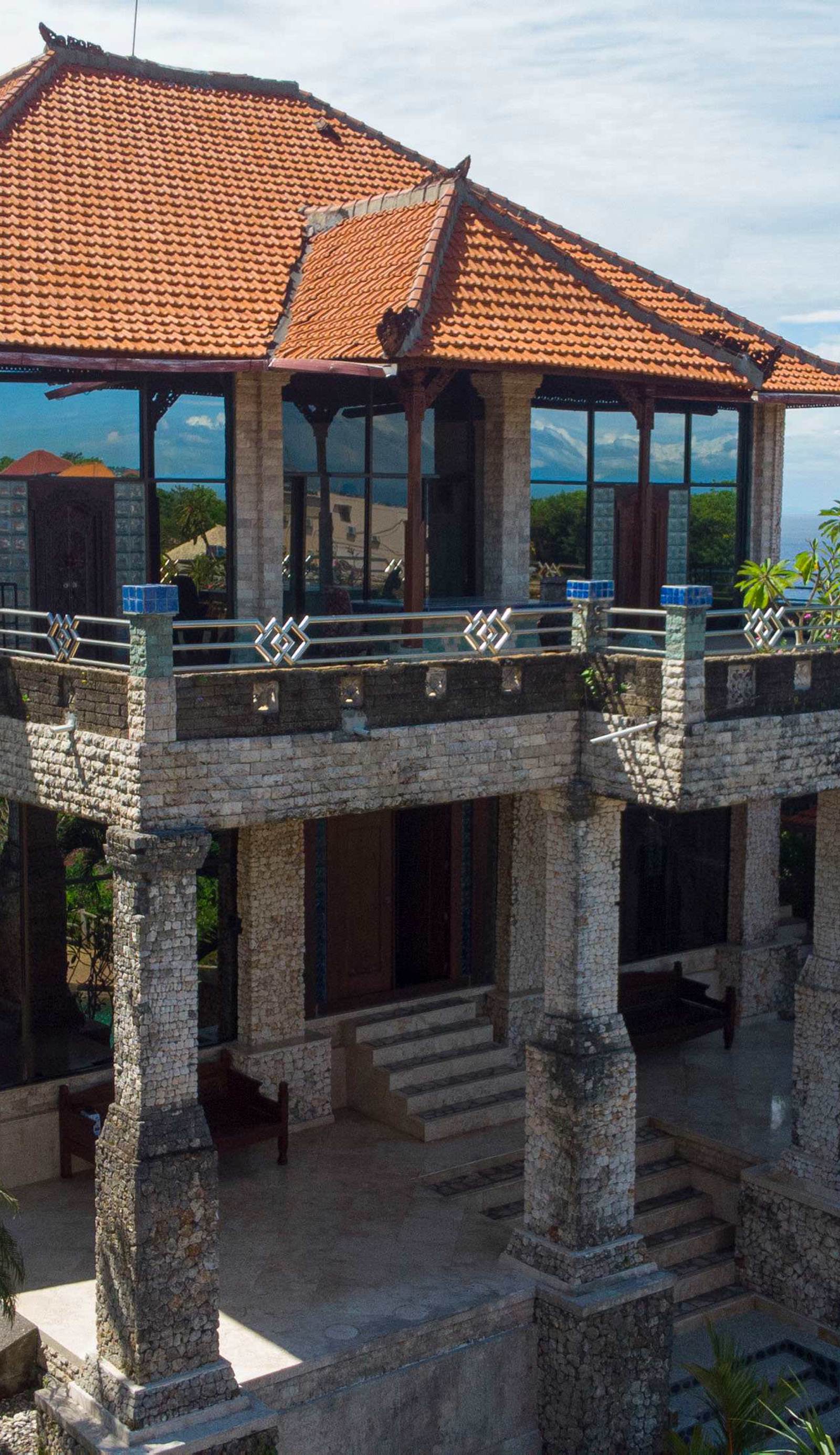 Uluwatu Mansion Hostel