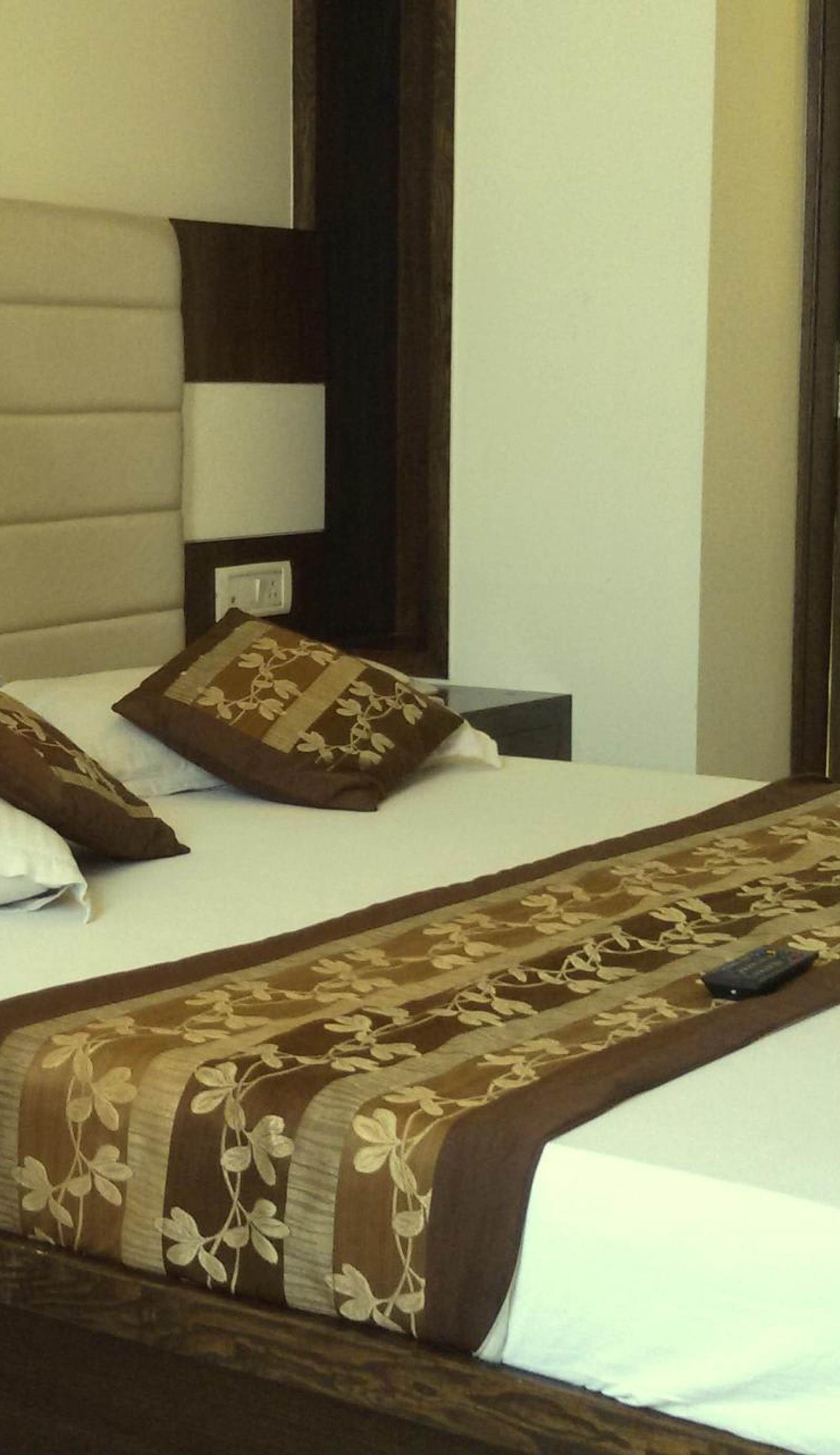 Hotel Saffron Inn@ New Delhi Railway Station
