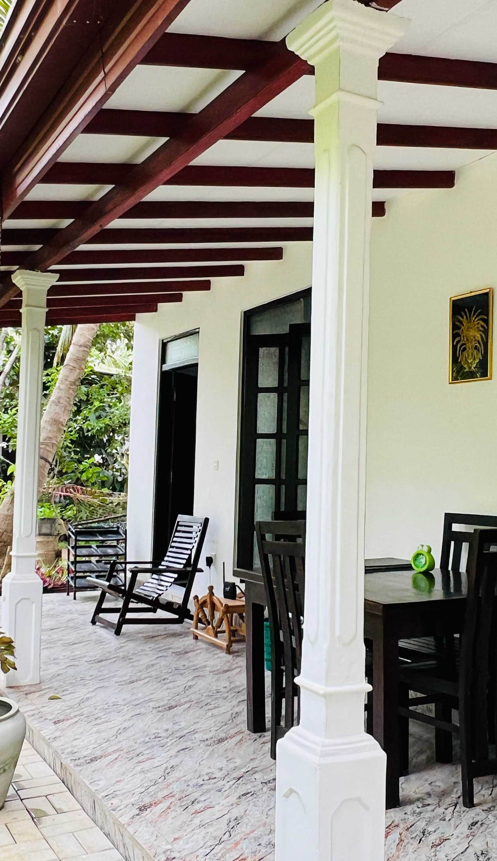 Lovely Lodge & Hostel