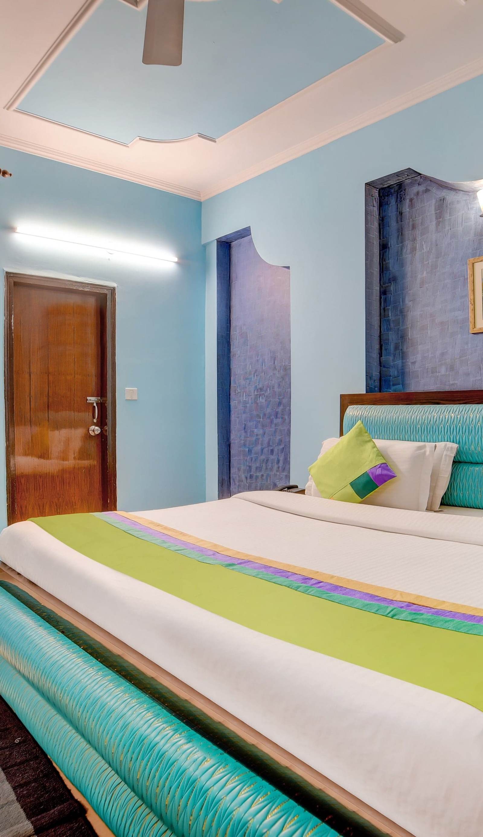 Hotel Paras International