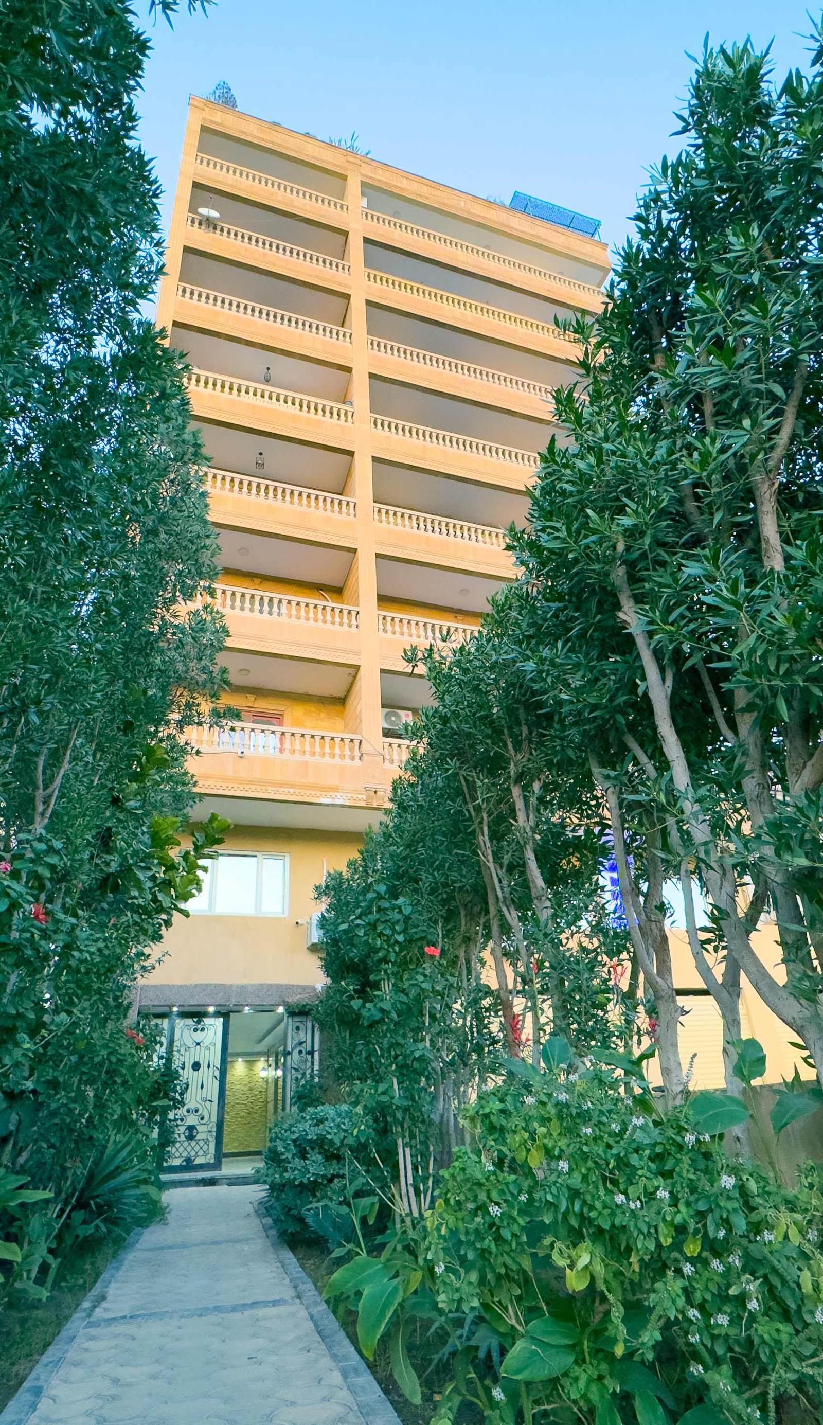 Royal Crown New museum & Pyramids view Hotel