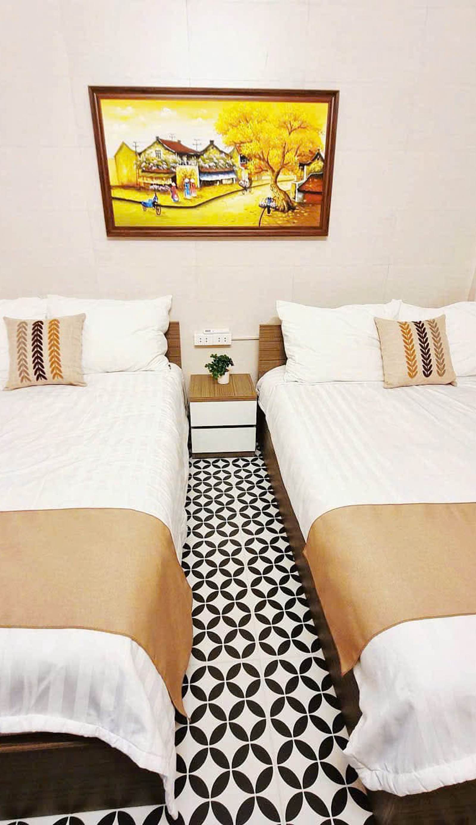 Golden Lotus Hostel & Spa Hang Dao Night Market