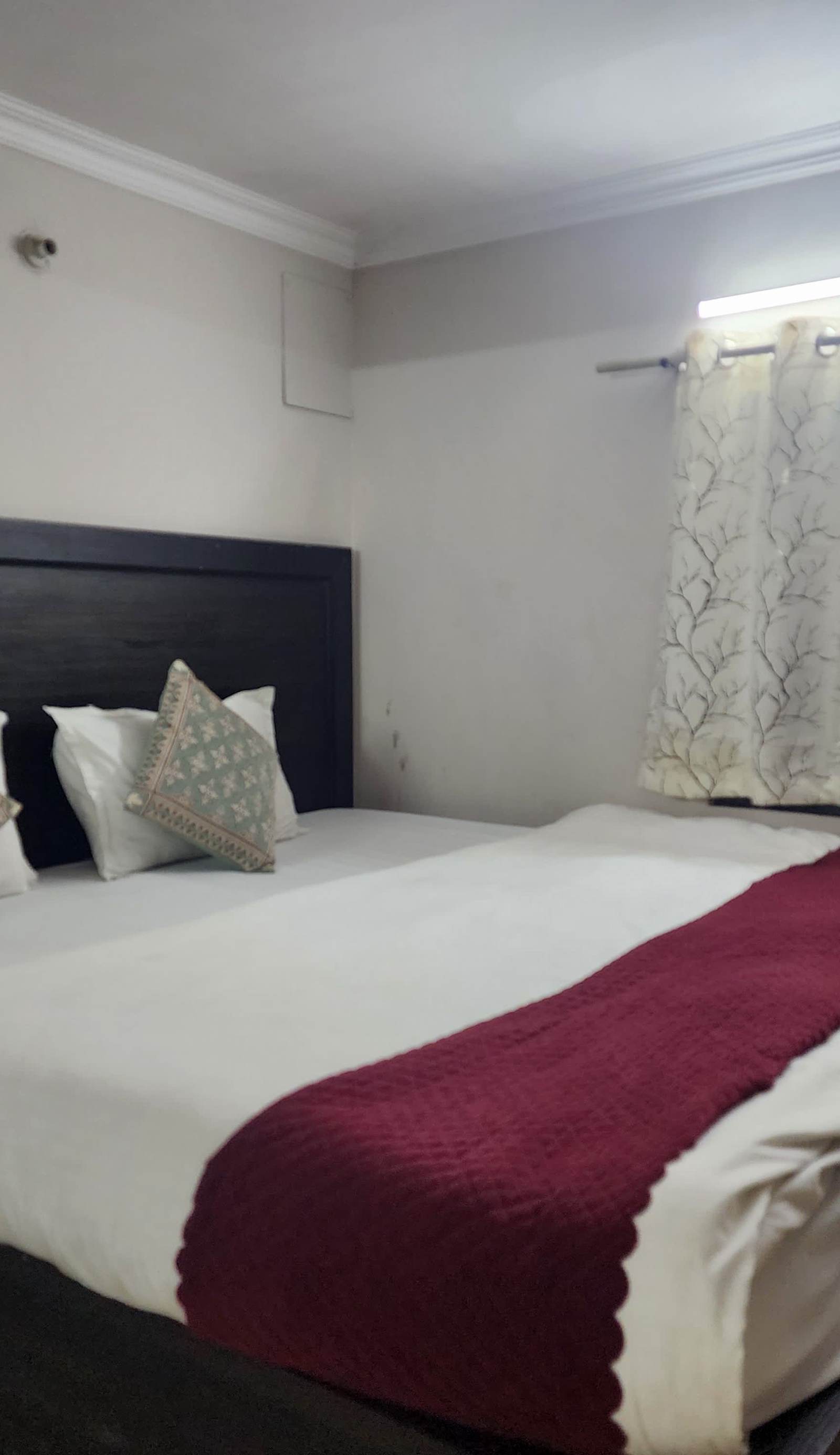 Hotel Kelson Dx- Near Ramakrishna Ashram metro