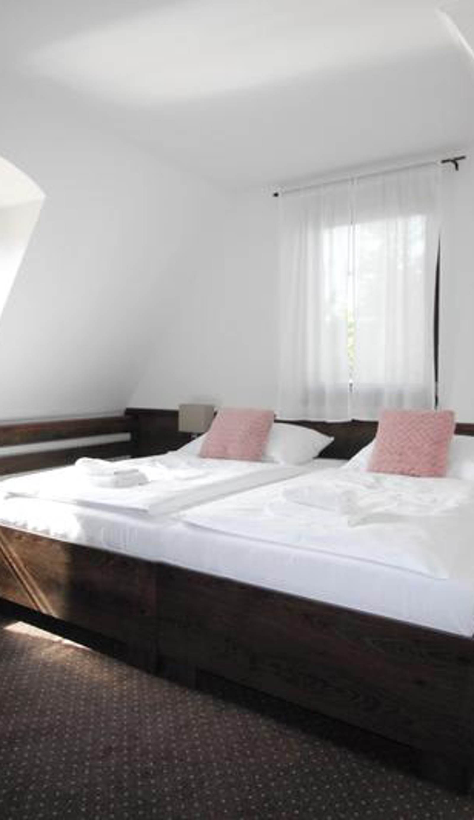 Penzion Wellness & Restaurant Zoborska, free parking