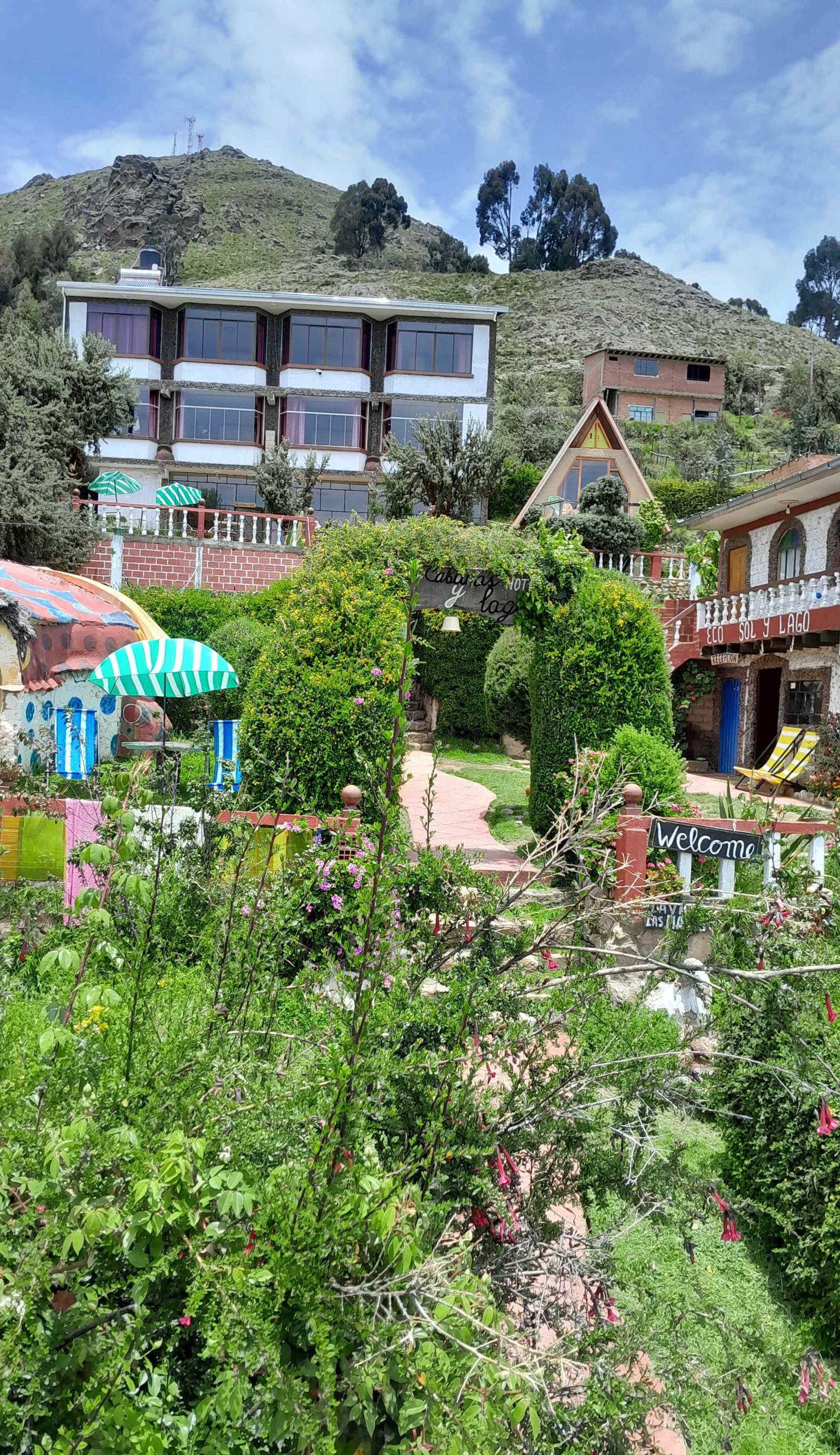 Sol y Lago Hostal