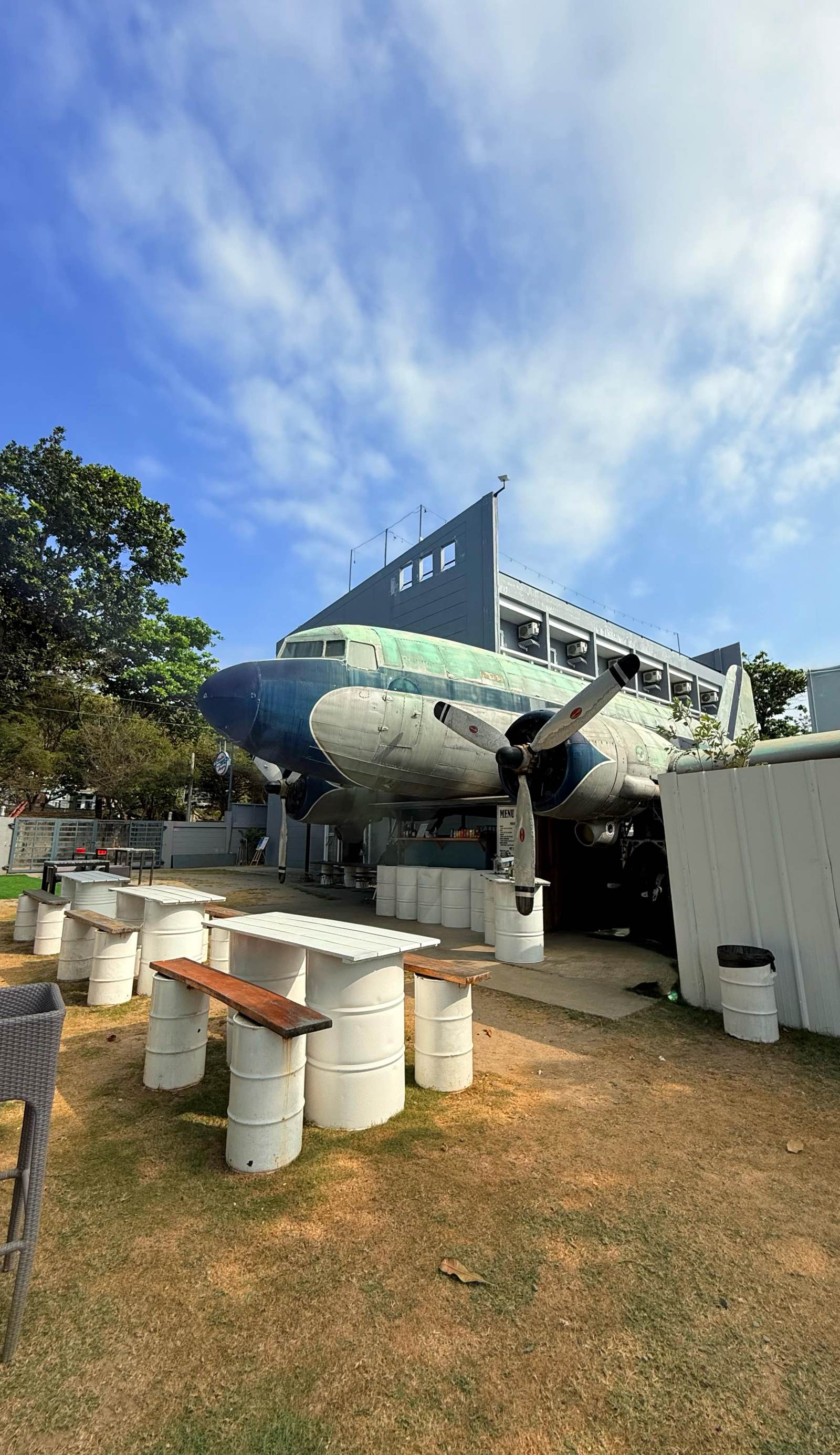 Charlie's Hangar Surf Hostel