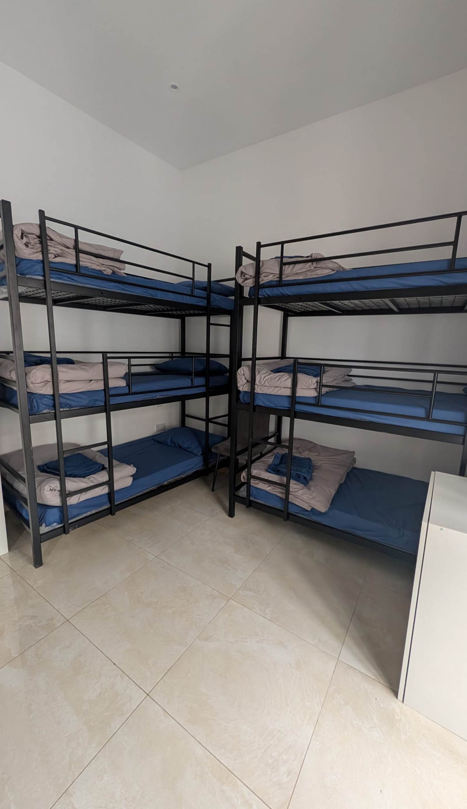 Lourd Bed