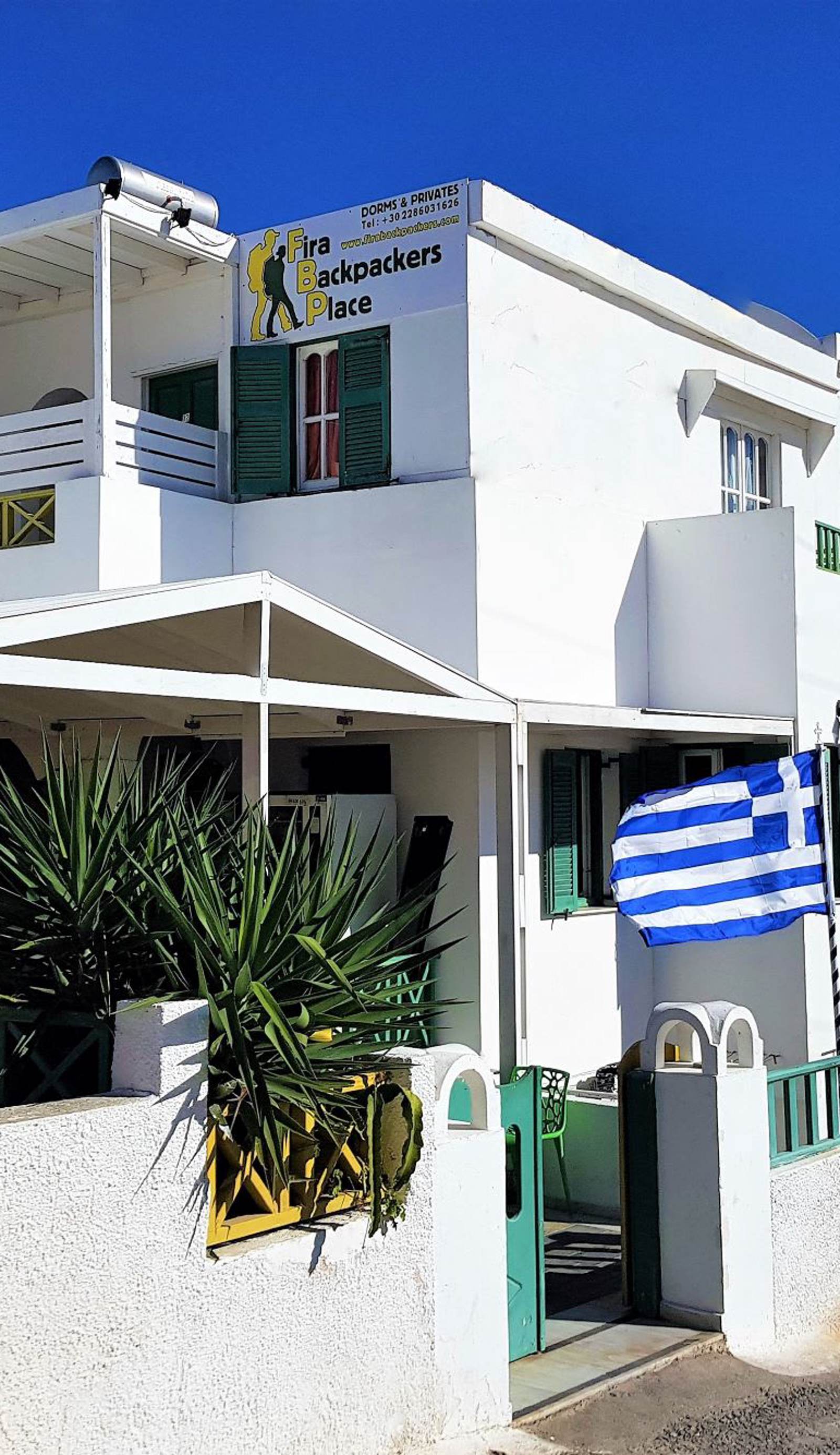 Fira backpackers place