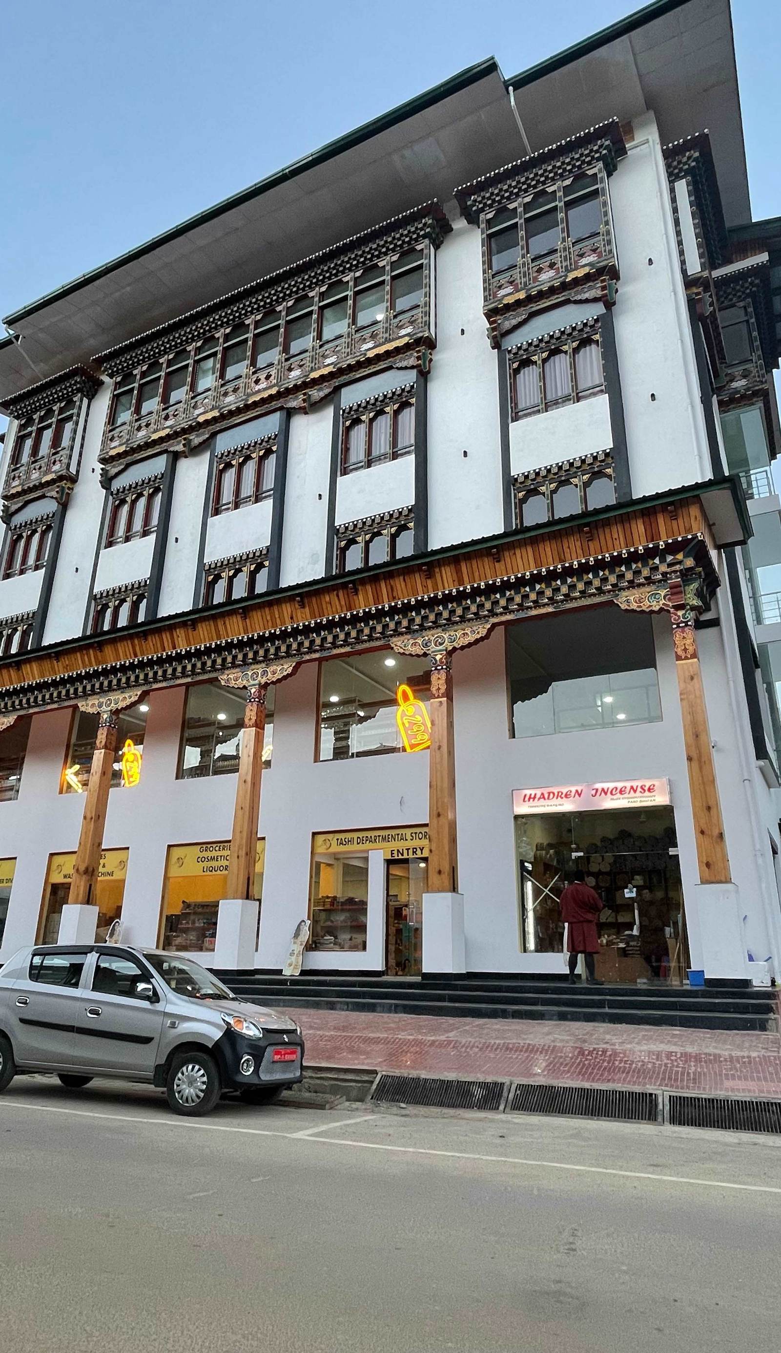 Tshongdu Boutique