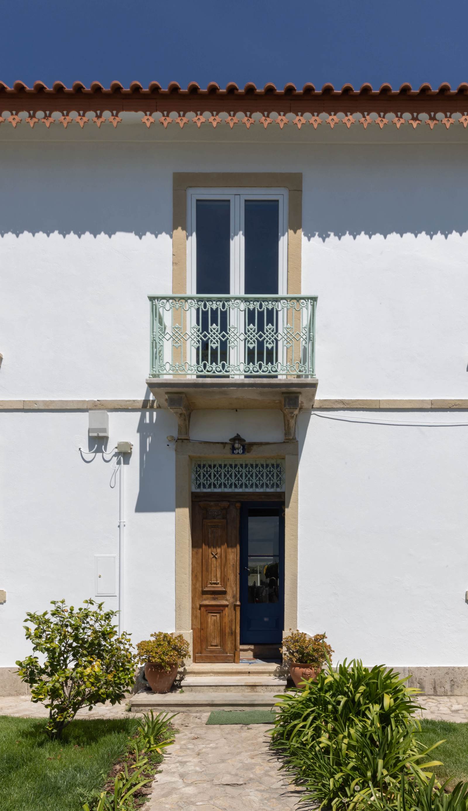 Surf Lisbon - House & School
