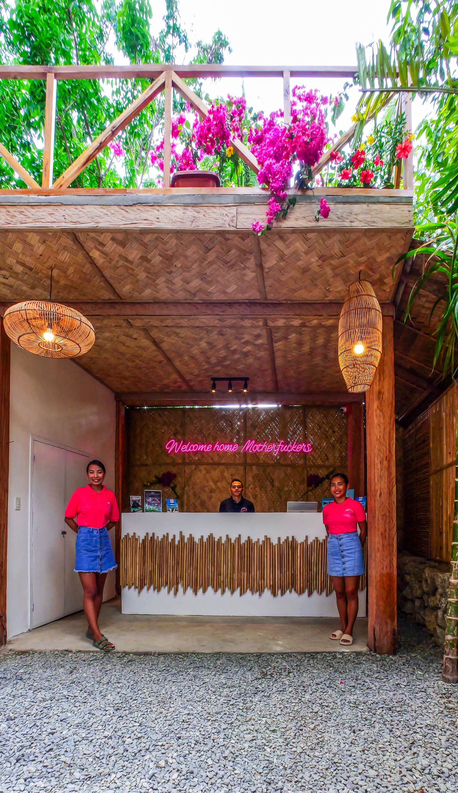 Sip Sunset Hostel and Lounge