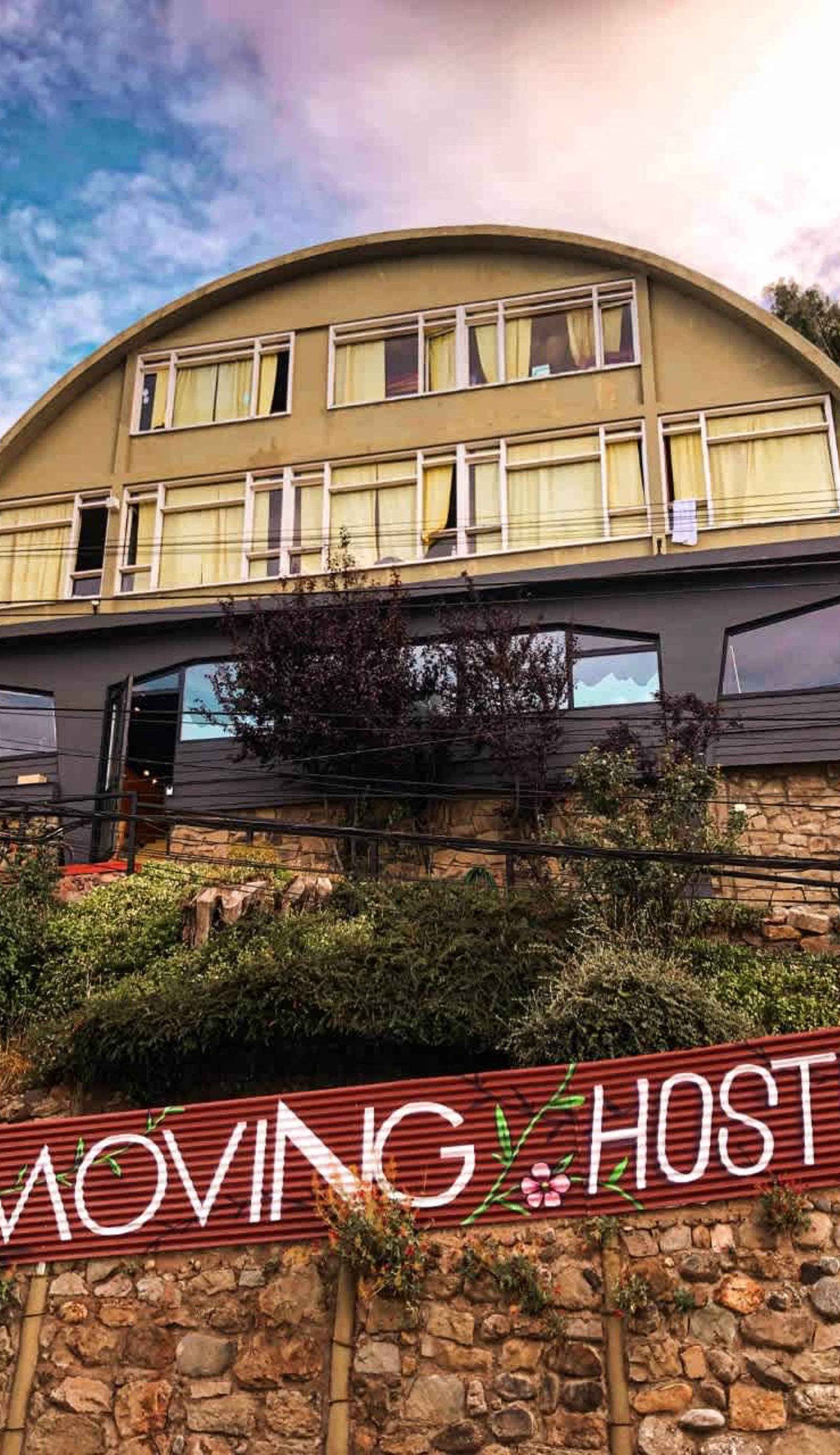 Moving Hostel Travel Bar