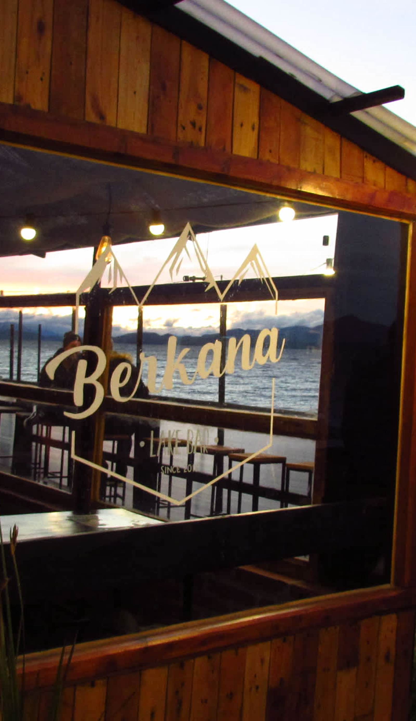 Berkana Hostel y Bar De Playa