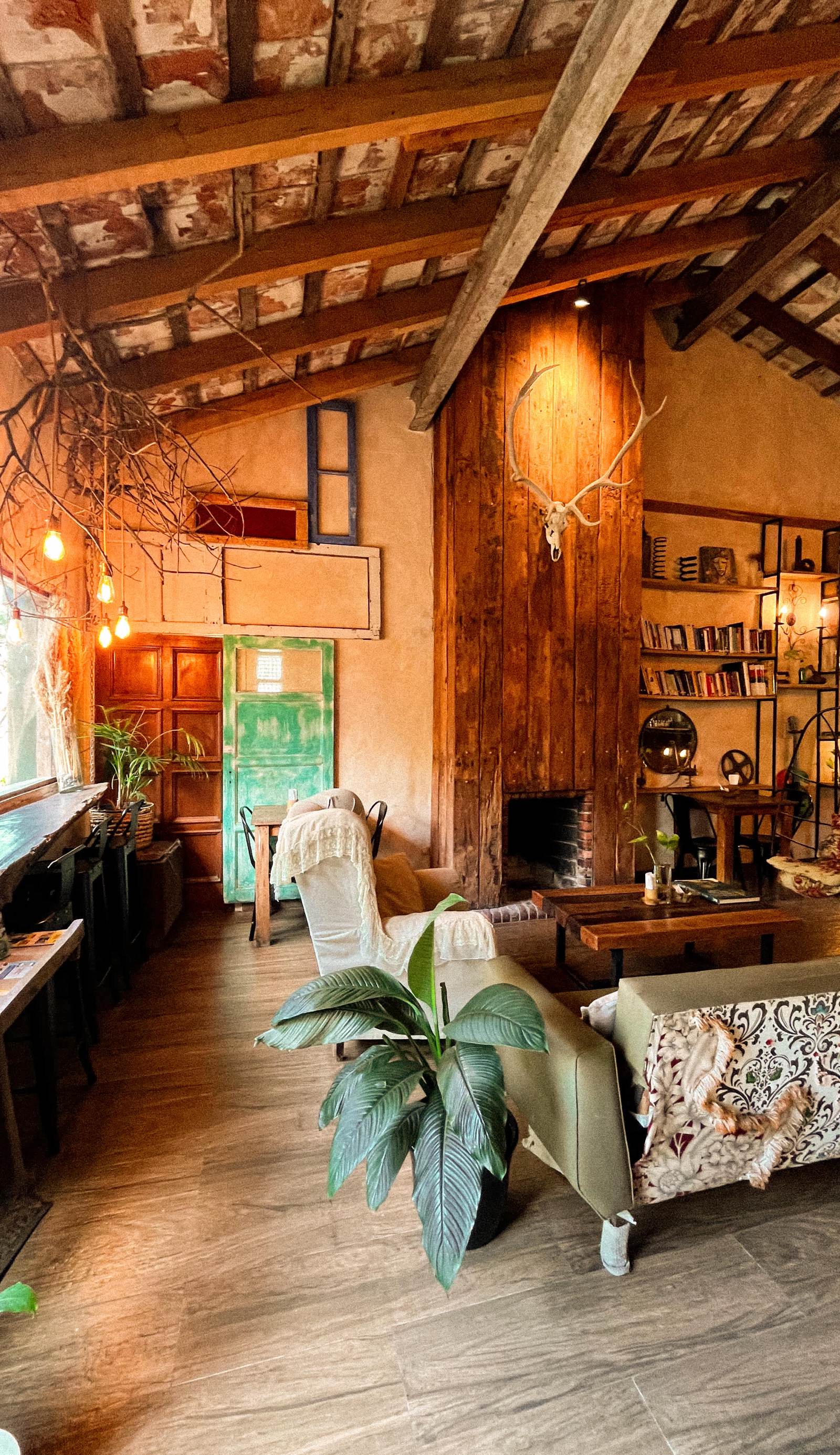 Pura Vida Mae Hostel