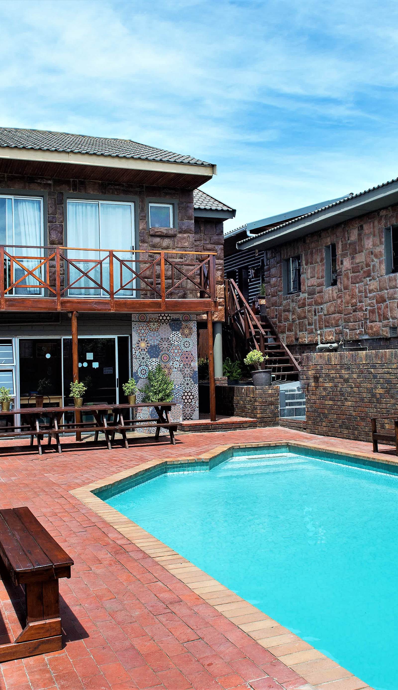 Lungile Backpackers
