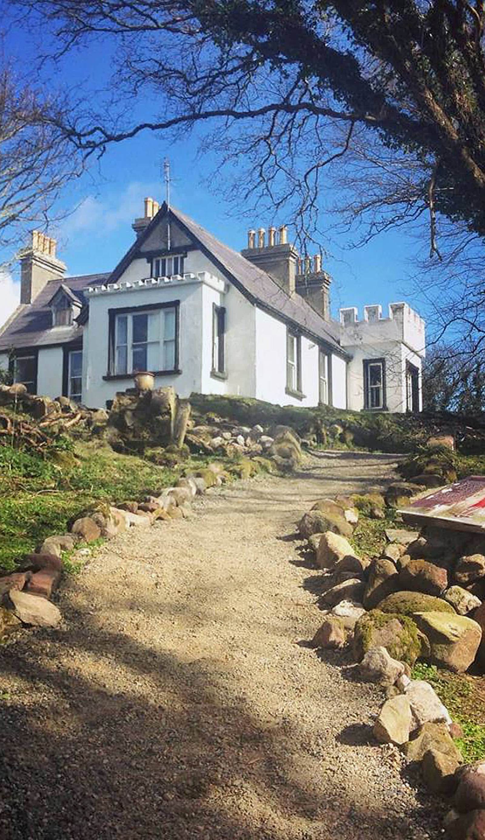 The Valley House Hostel & Bar