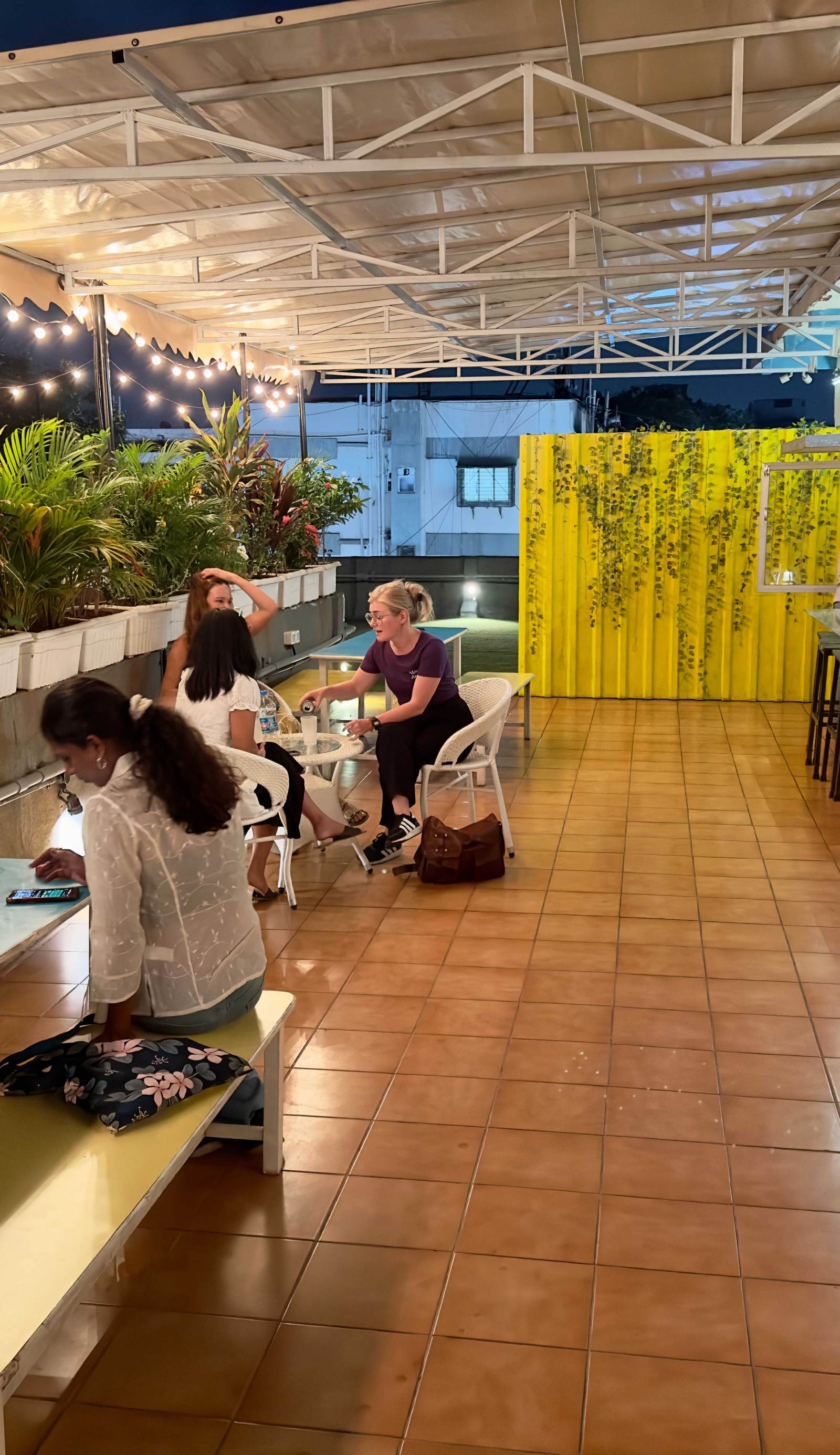 Locomo Hostel OG - Stay | Work | Eat