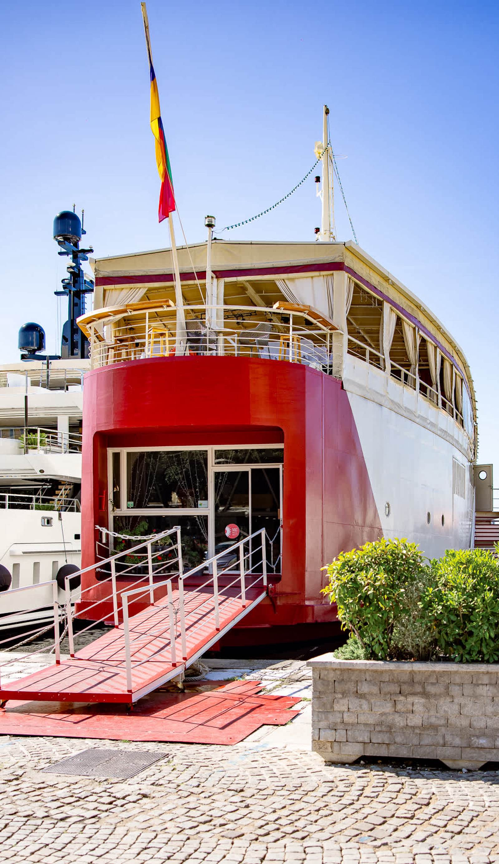 Botel Marina
